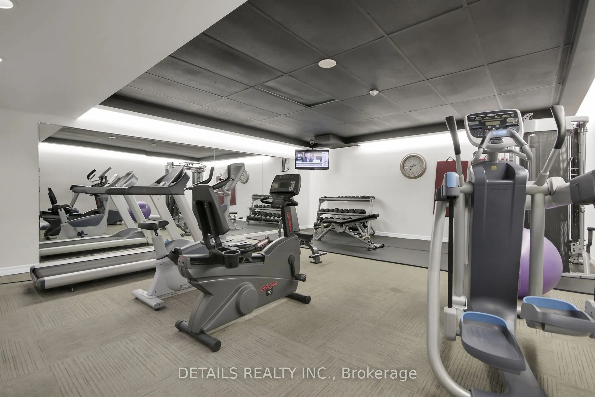 2760 Carousel Crescent, #1406