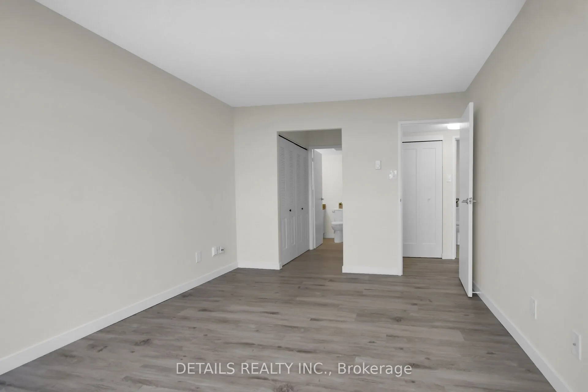 2760 Carousel Crescent, #1406