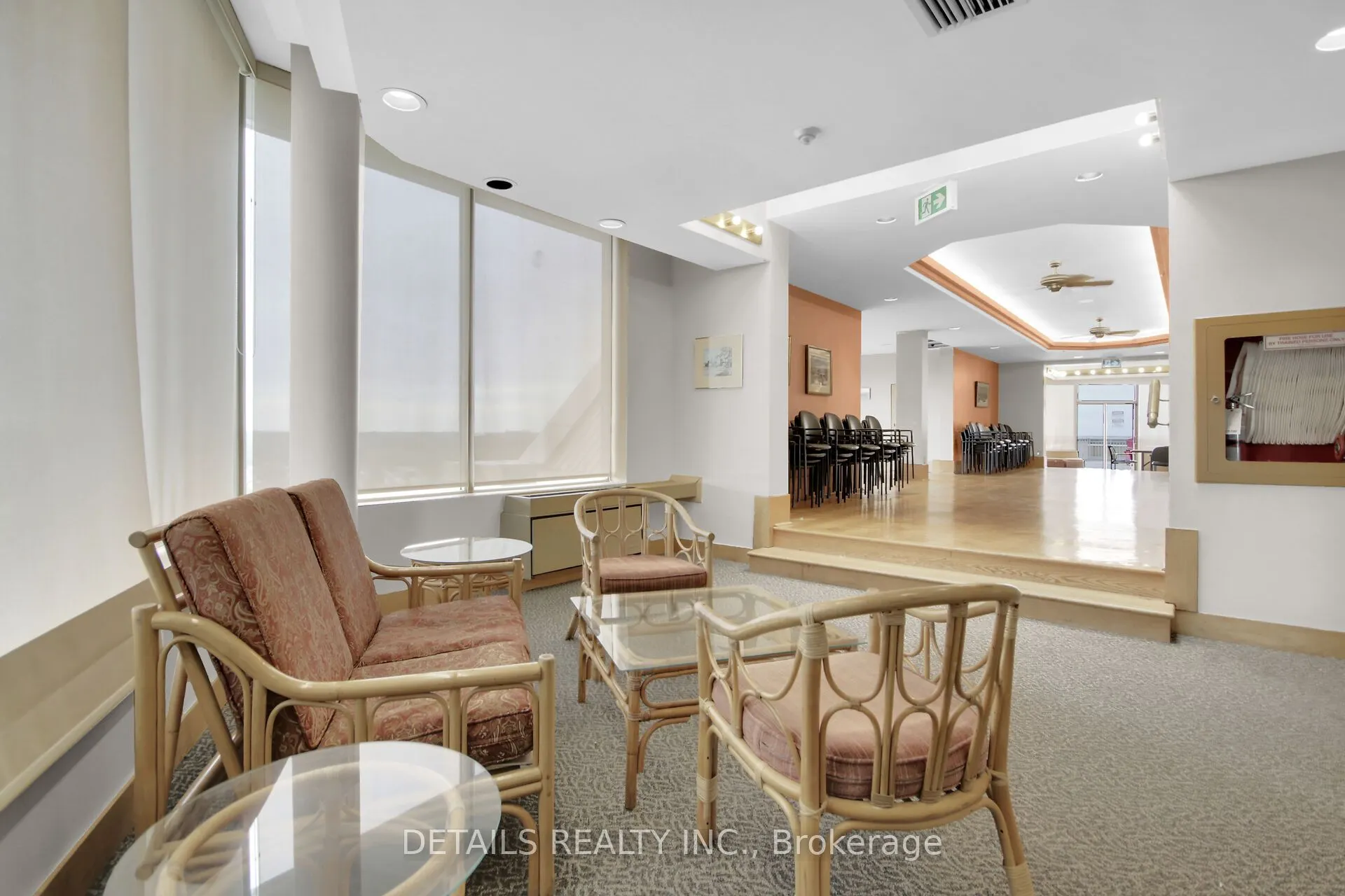 2760 Carousel Crescent, #1406