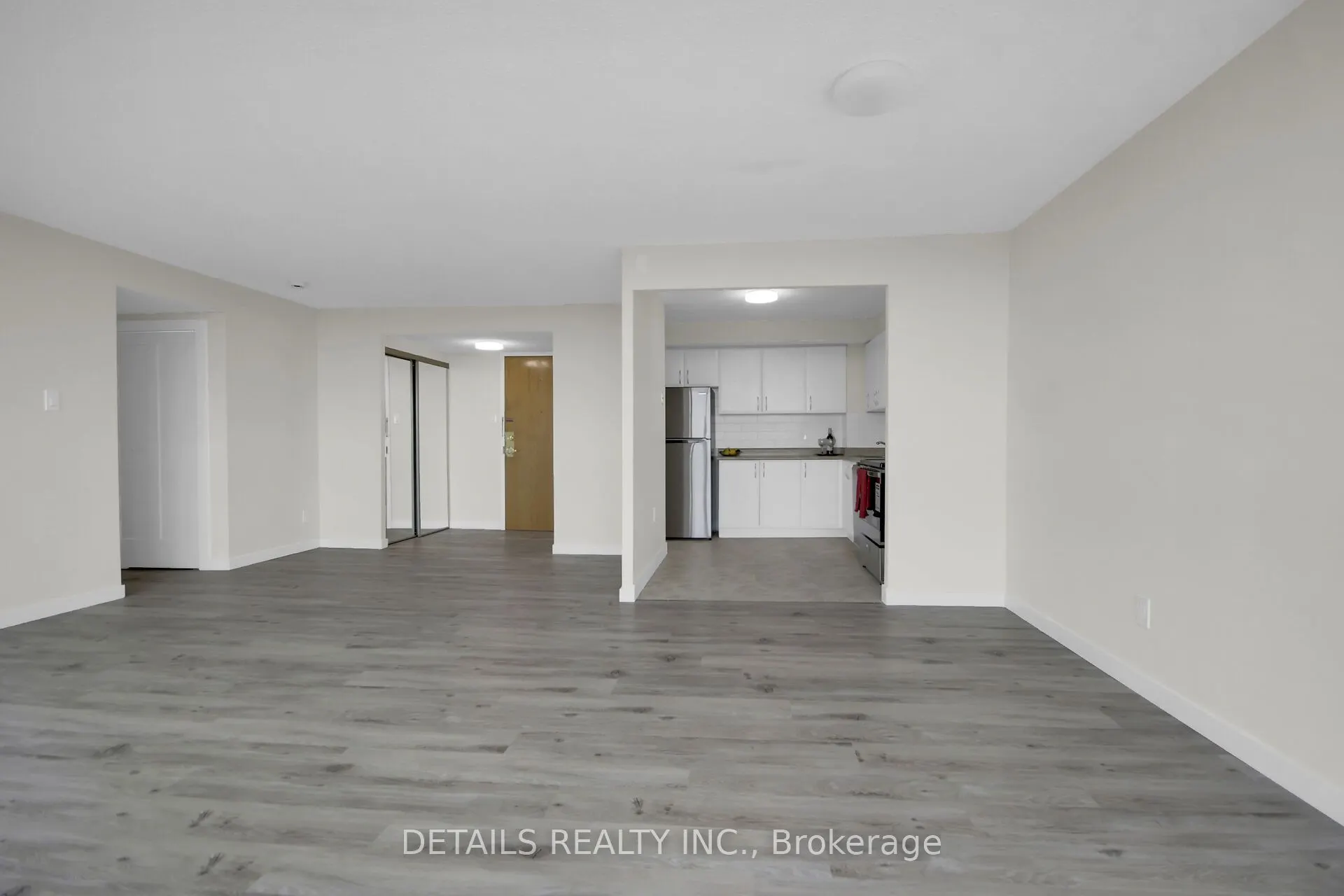 2760 Carousel Crescent, #1406