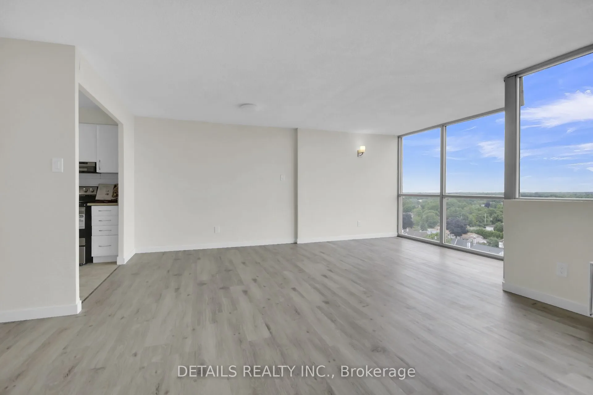 2760 Carousel Crescent, #1406