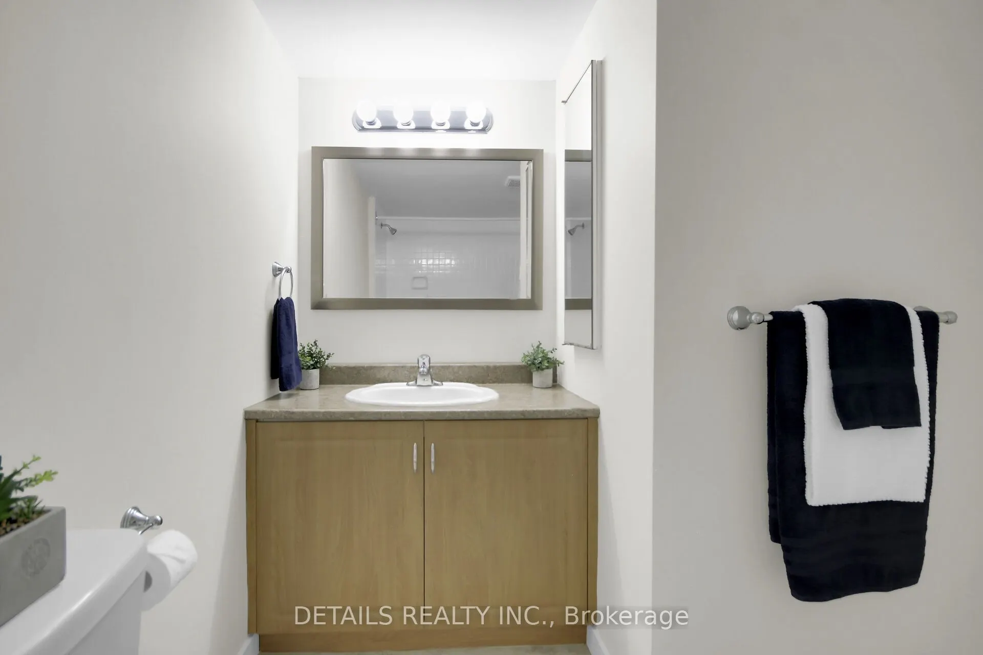 2760 Carousel Crescent, #1406