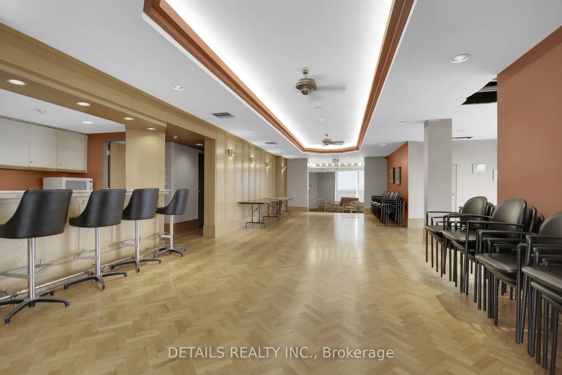 2760 Carousel Crescent, #1406