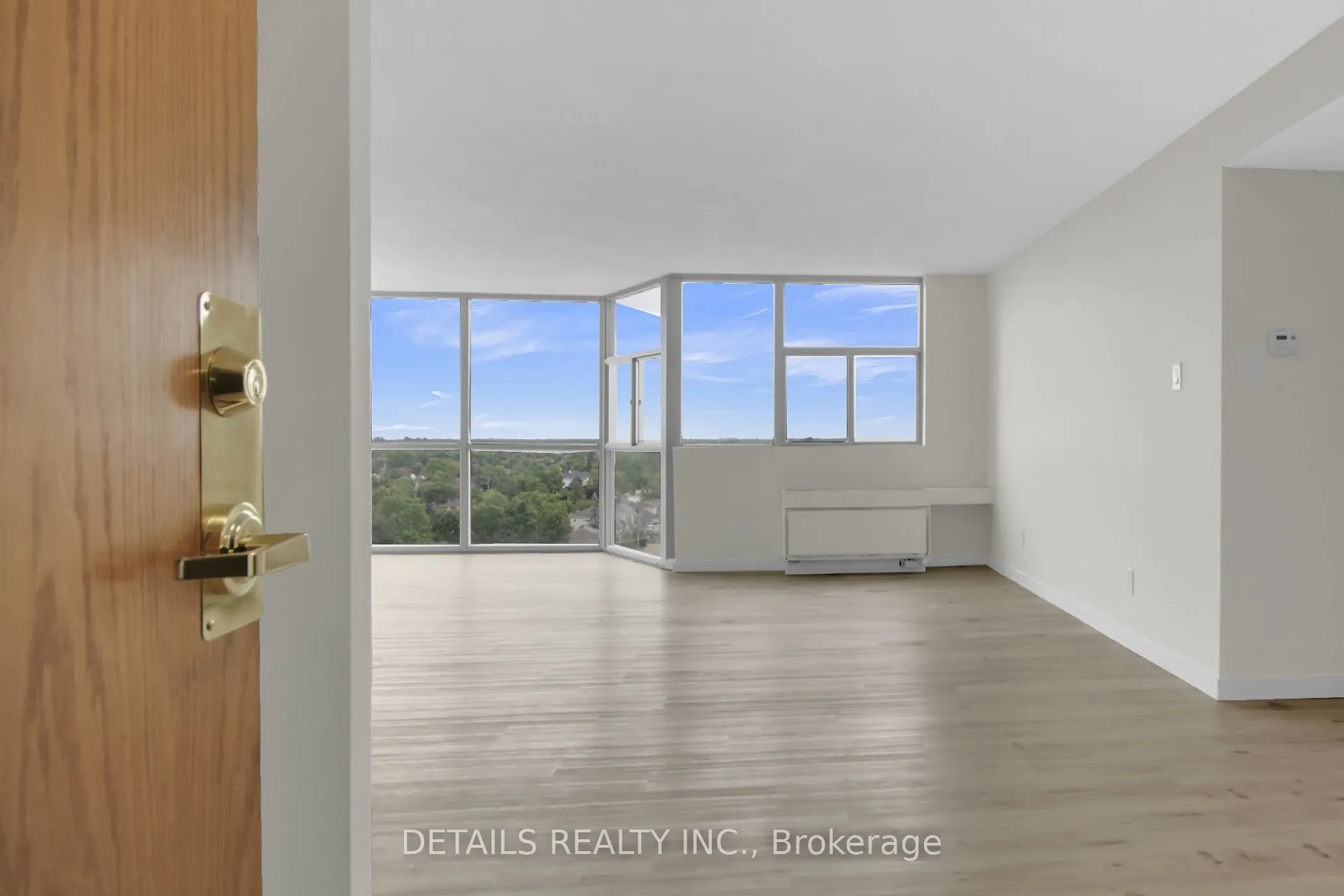 2760 Carousel Crescent, #1406
