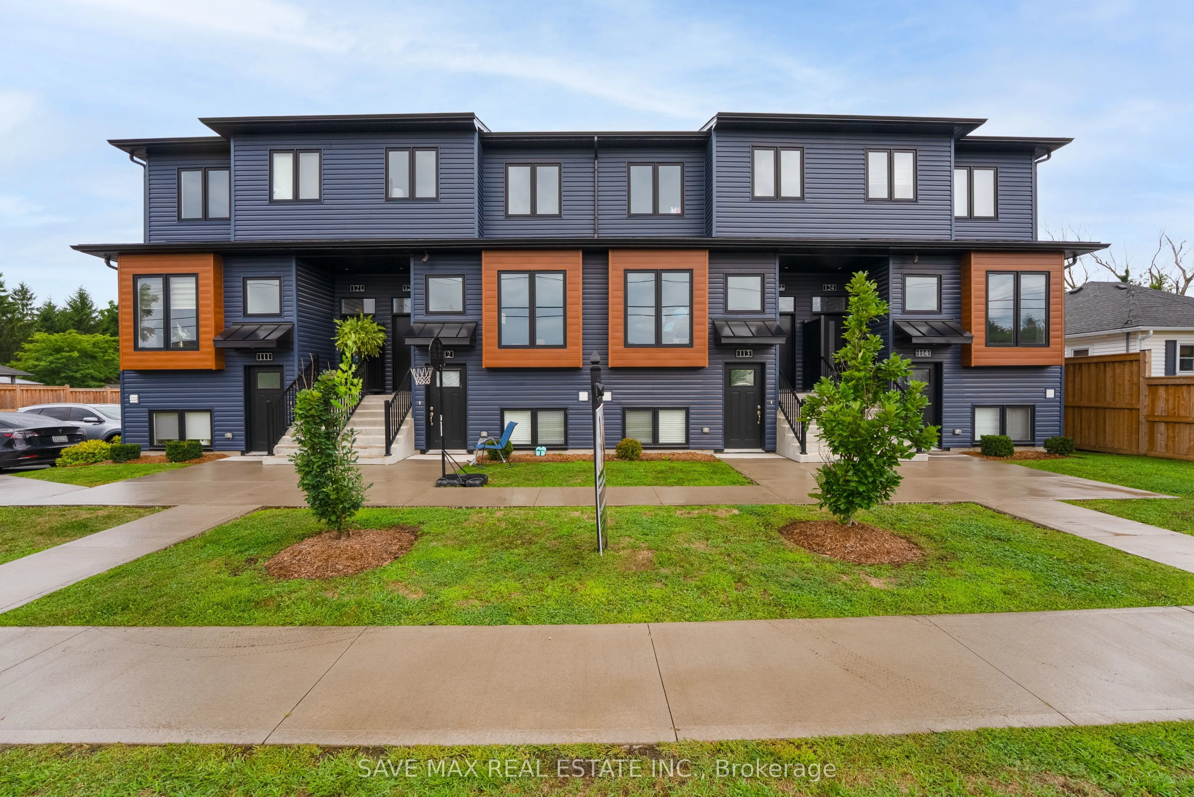 781 Clare Avenue E, #211