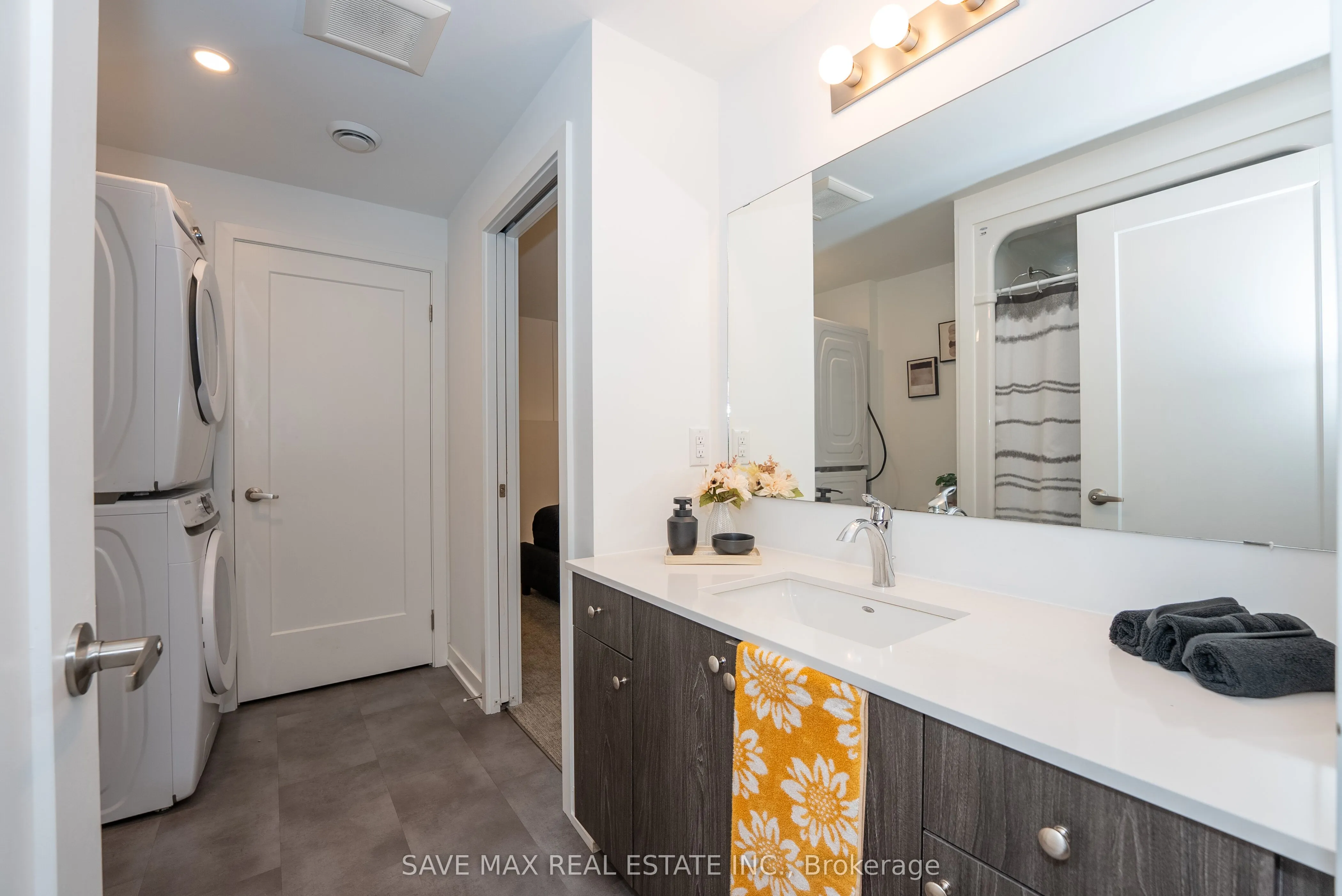 781 Clare Avenue E, #211