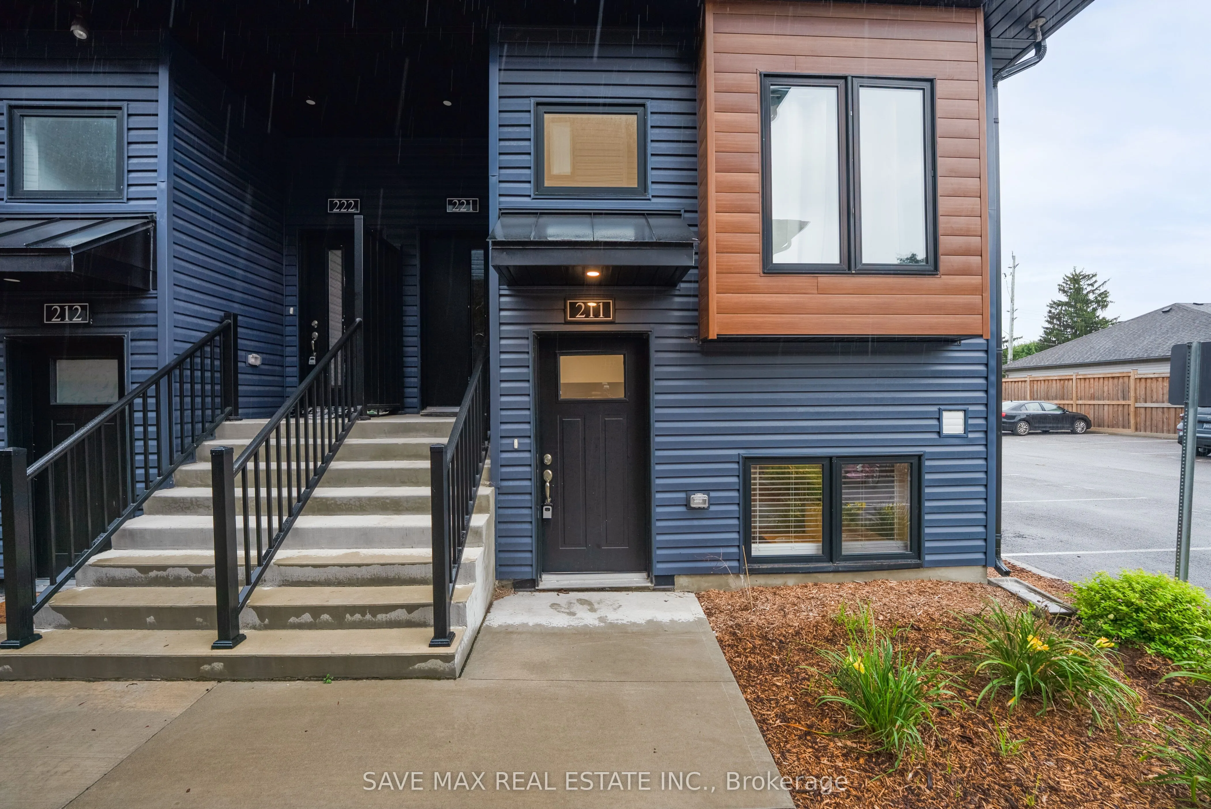 781 Clare Avenue E, #211