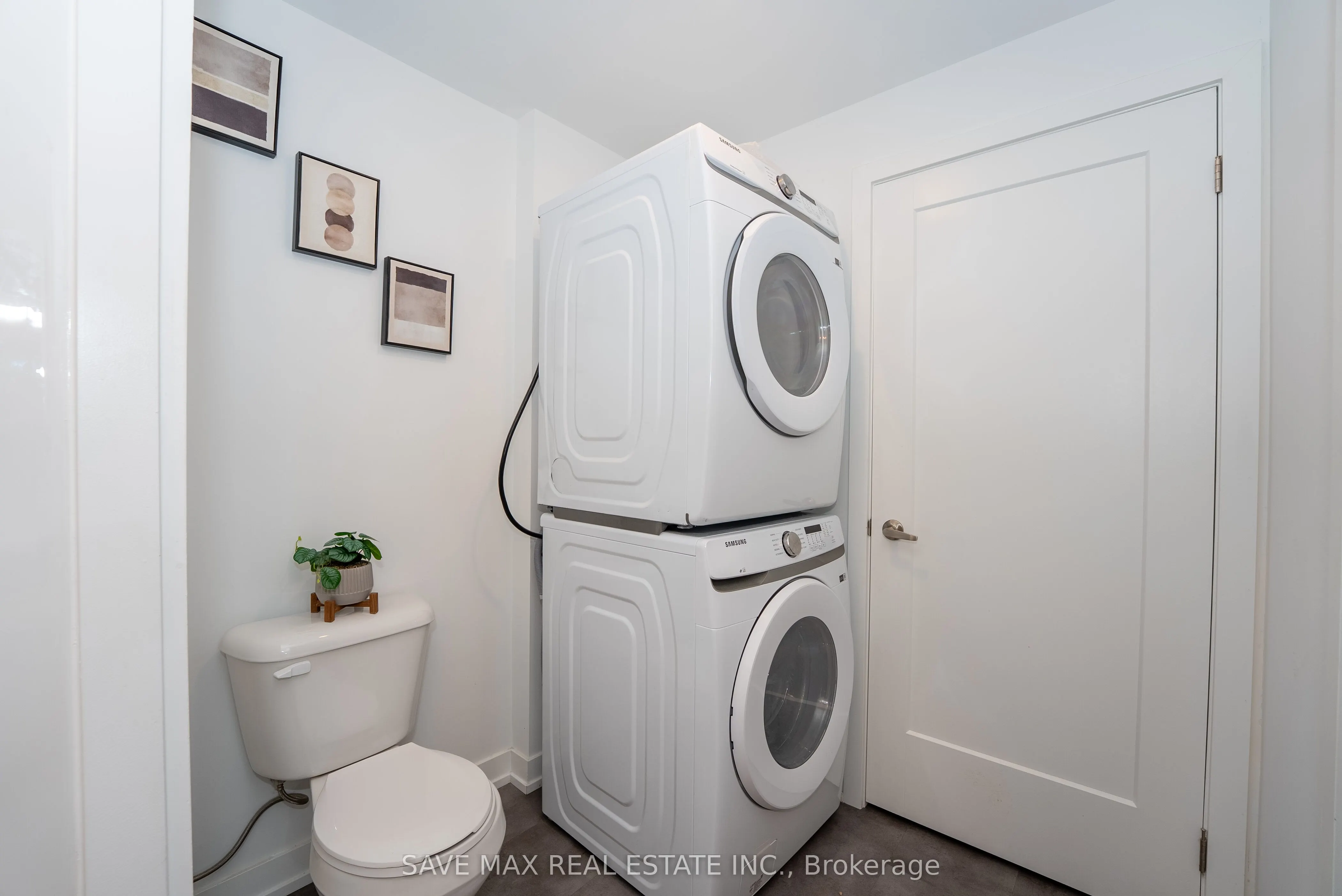 781 Clare Avenue E, #211