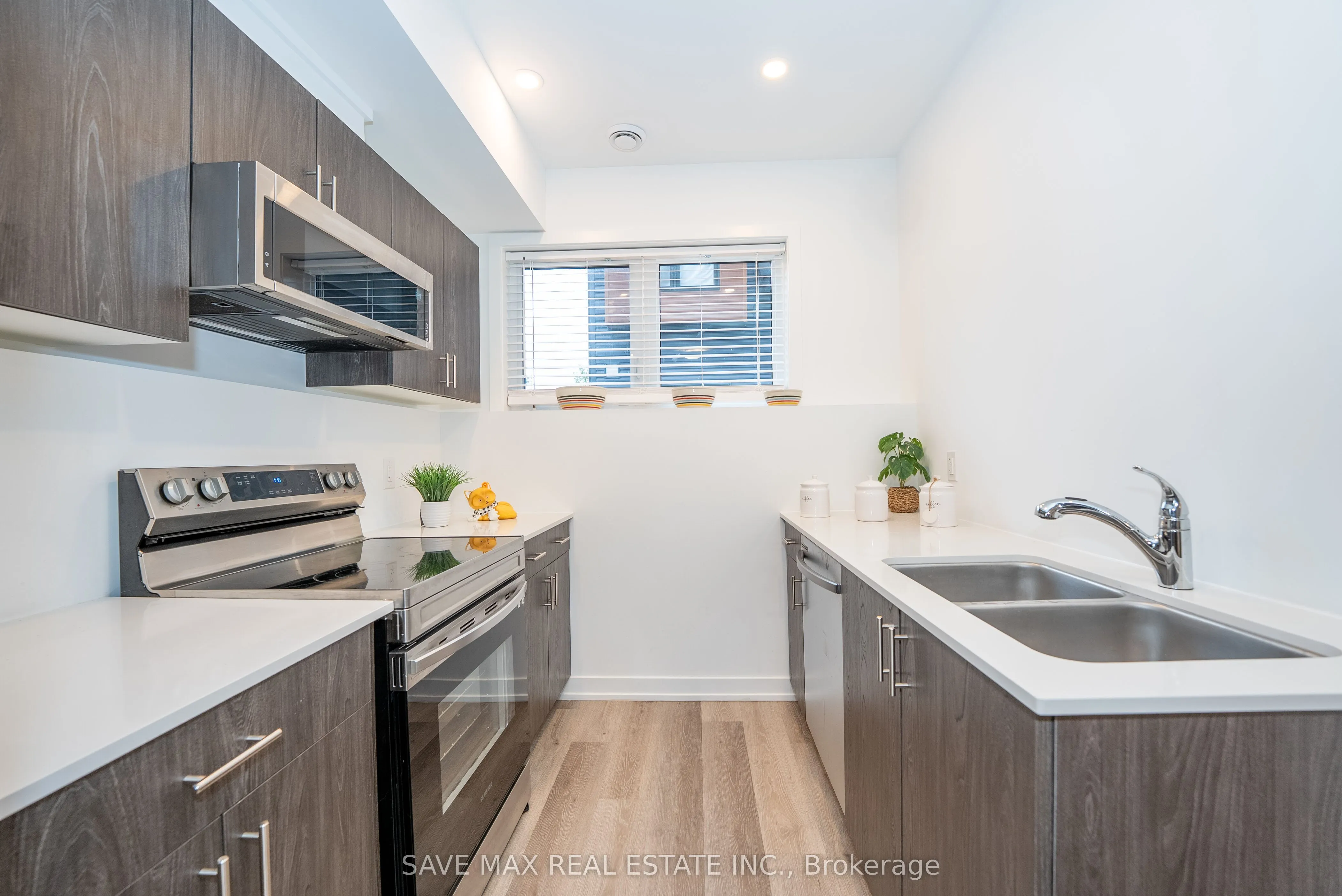 781 Clare Avenue E, #211