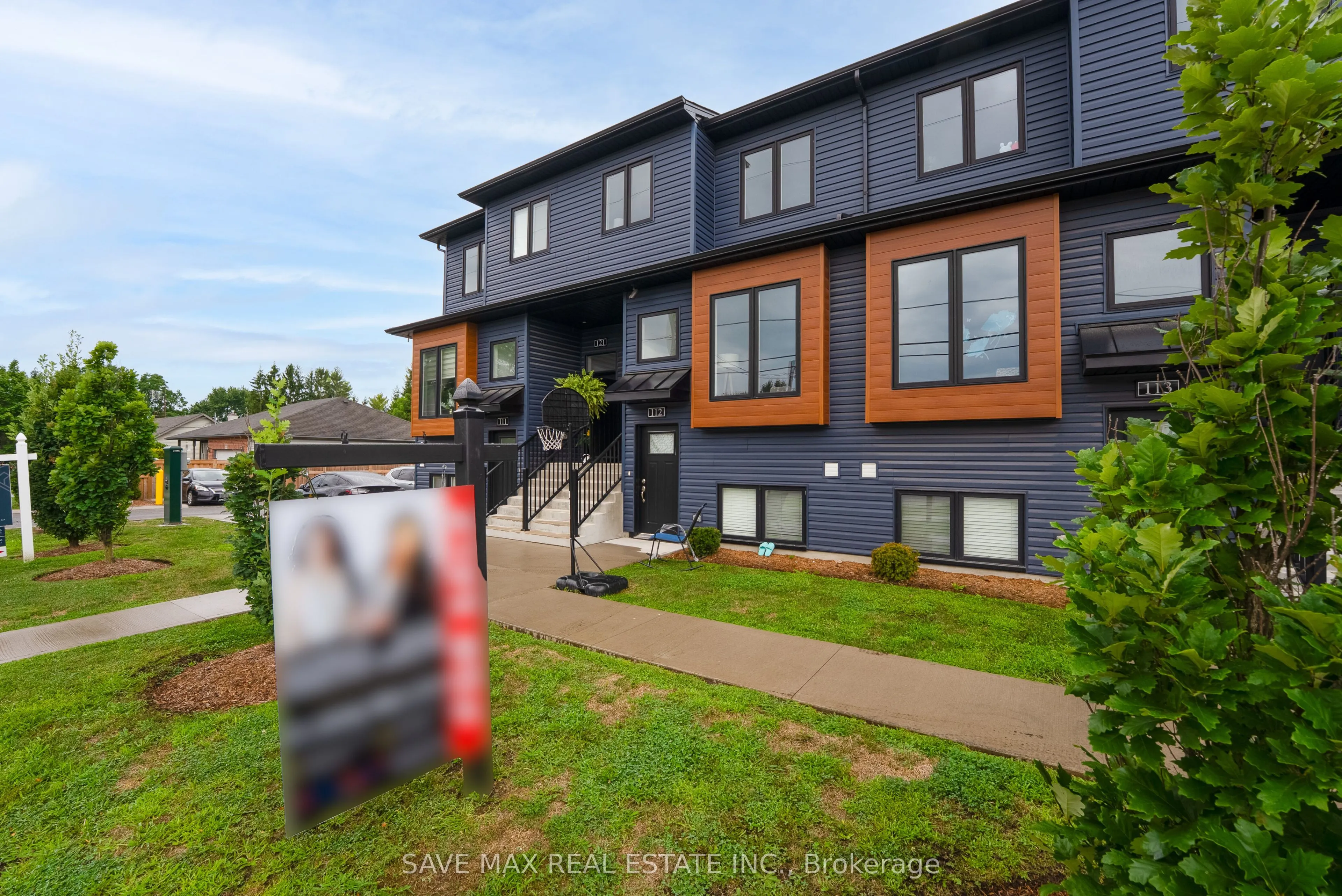 781 Clare Avenue E, #211