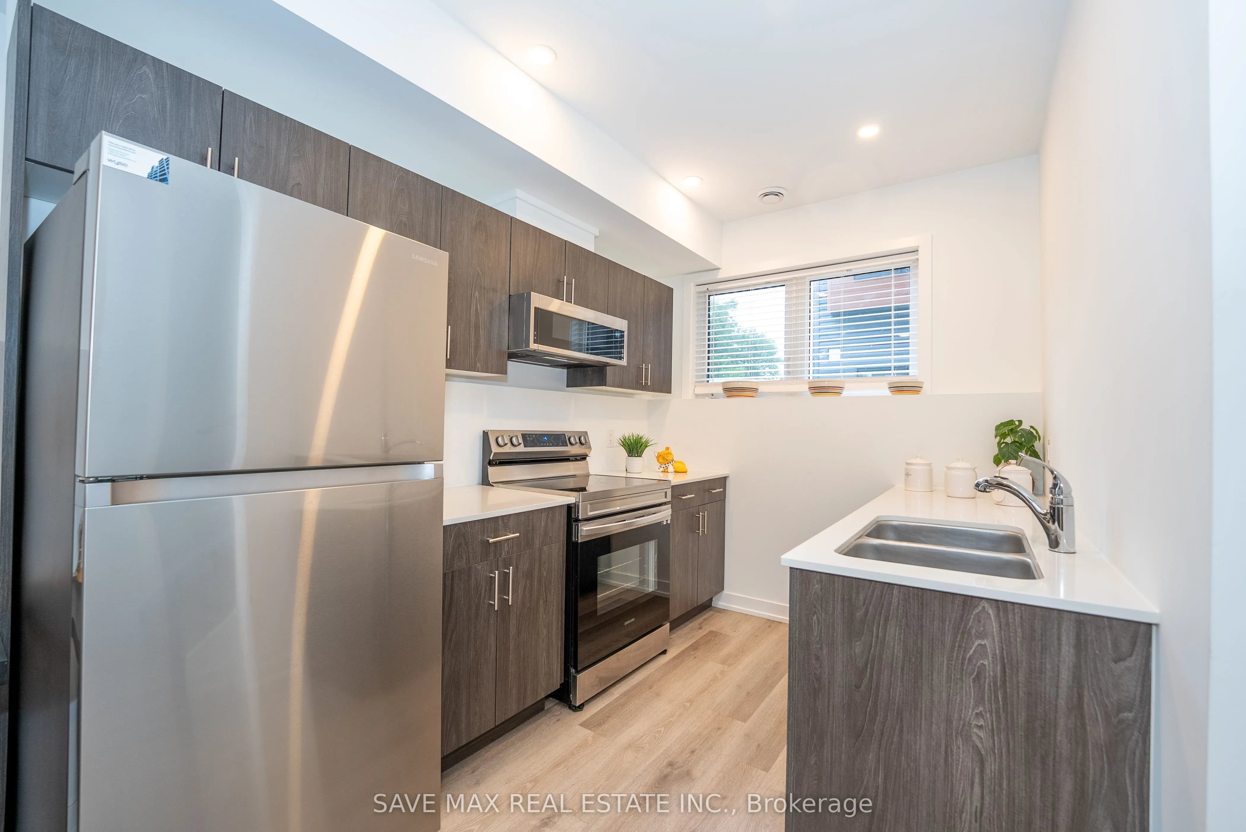 781 Clare Avenue E, #211