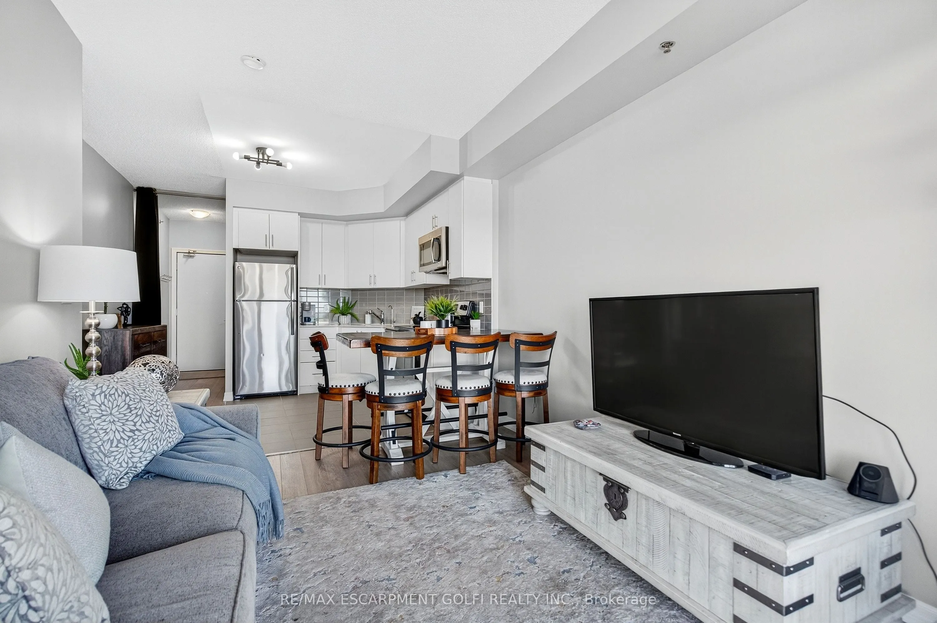 560 North Service Road, #505