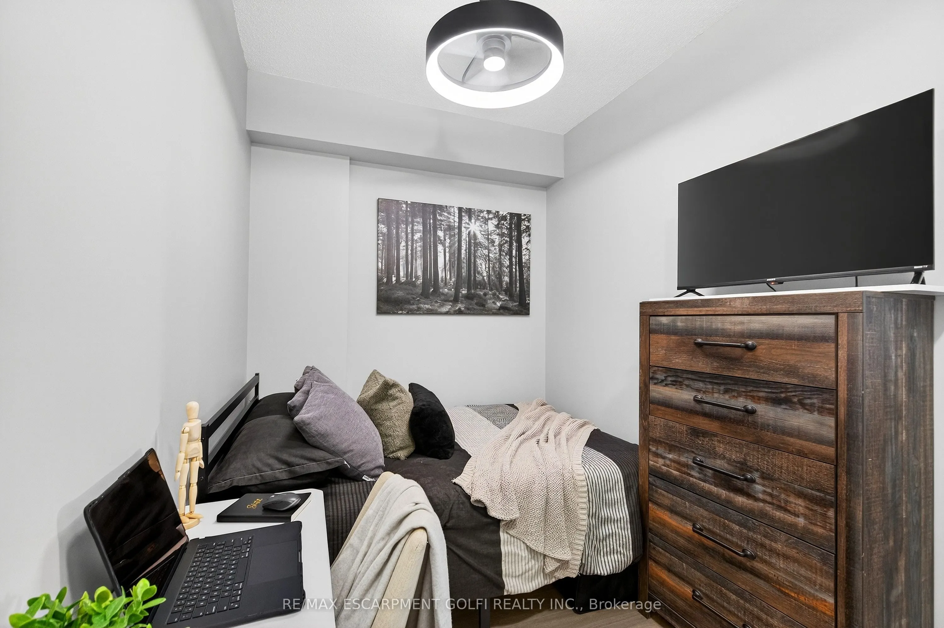 560 North Service Road, #505