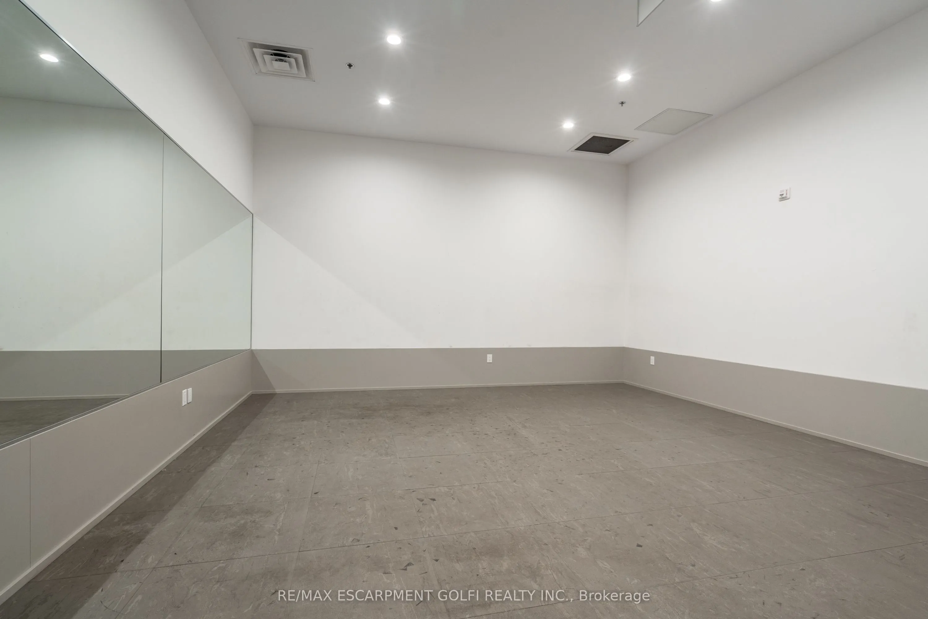 560 North Service Road, #505