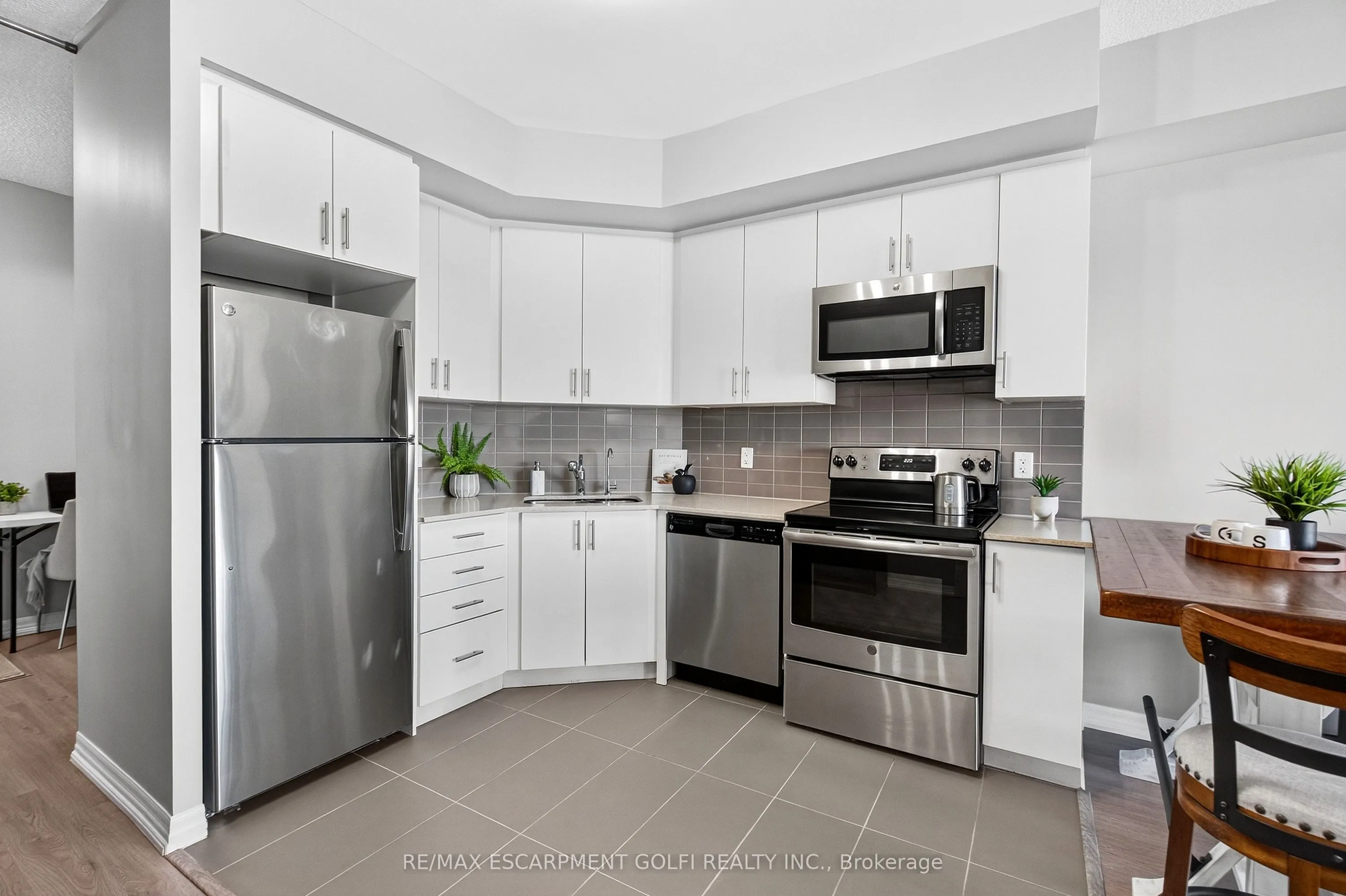 560 North Service Road, #505