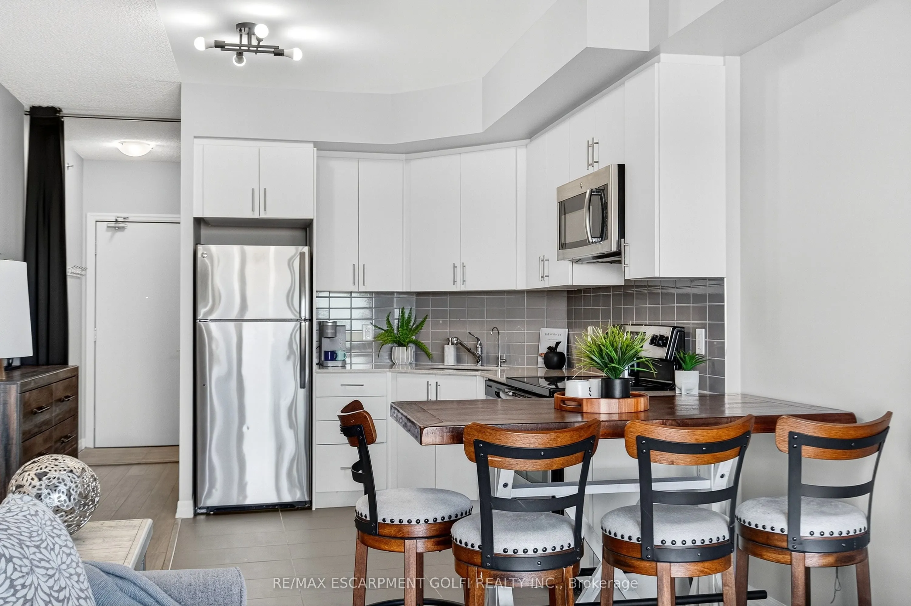 560 North Service Road, #505