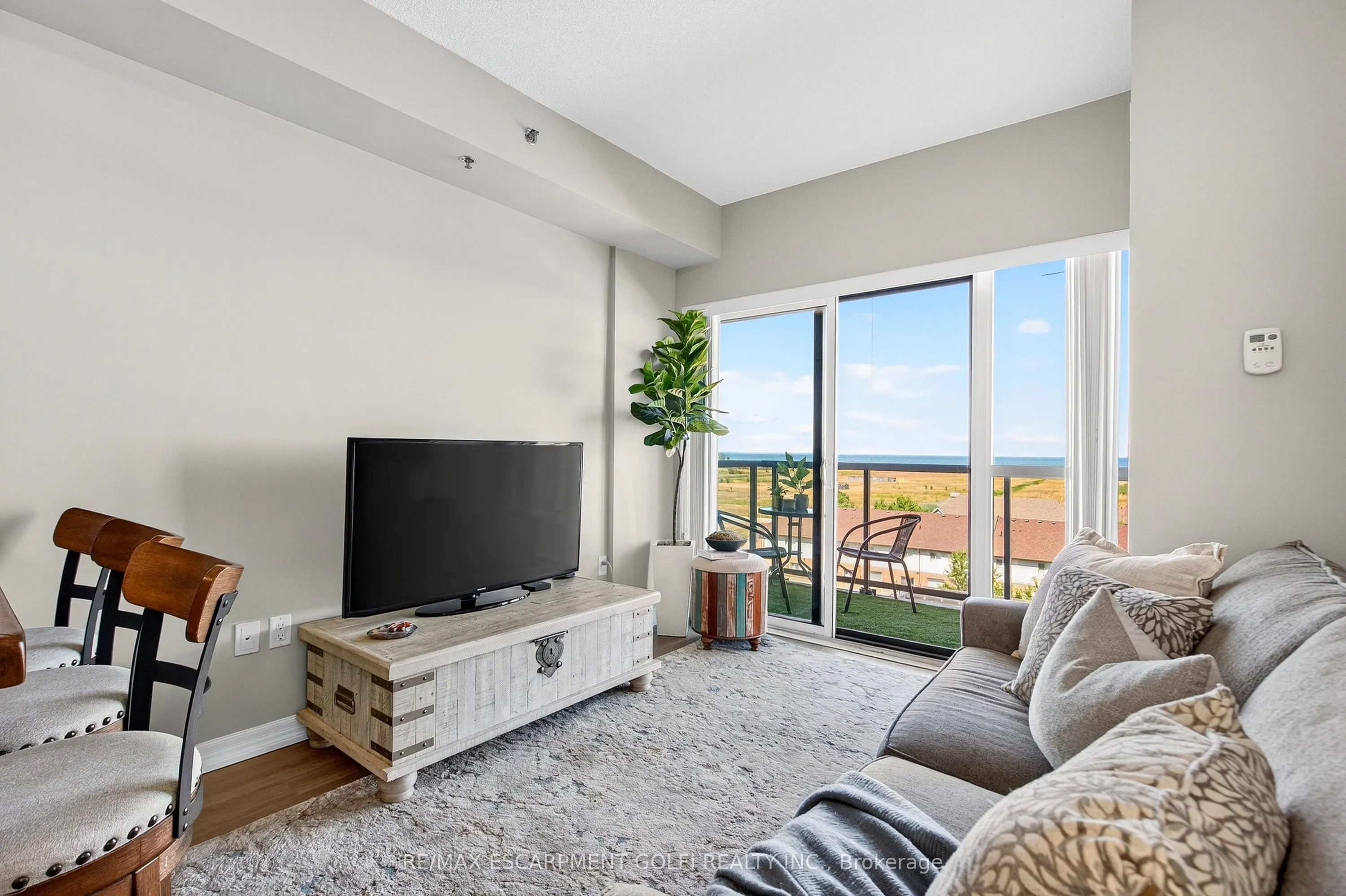 560 North Service Road, #505