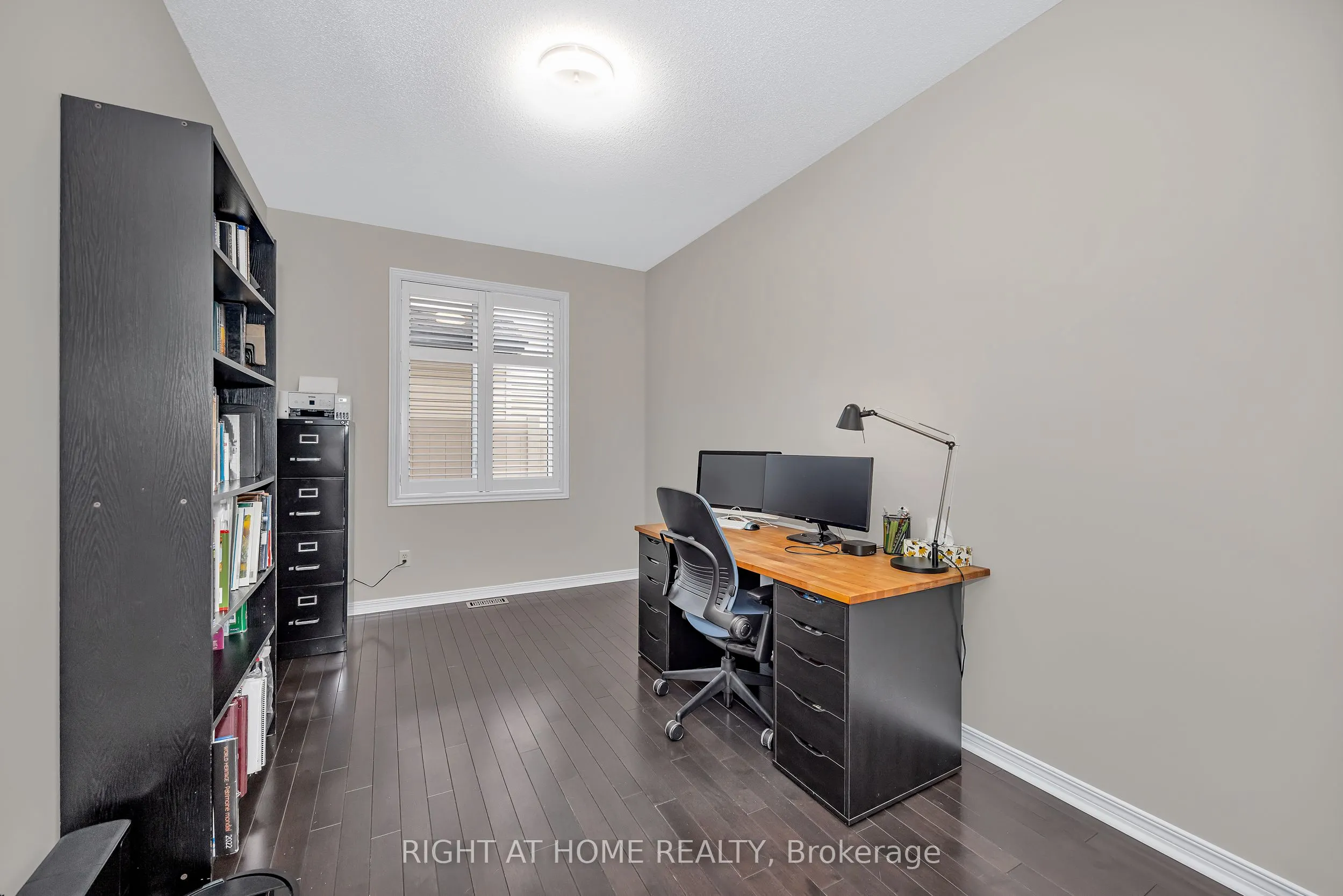 3727 Mountain Meadows Crescent