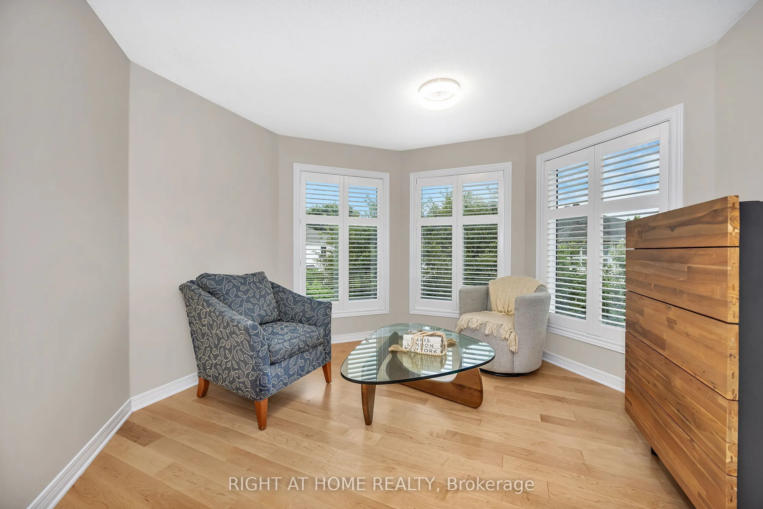 3727 Mountain Meadows Crescent