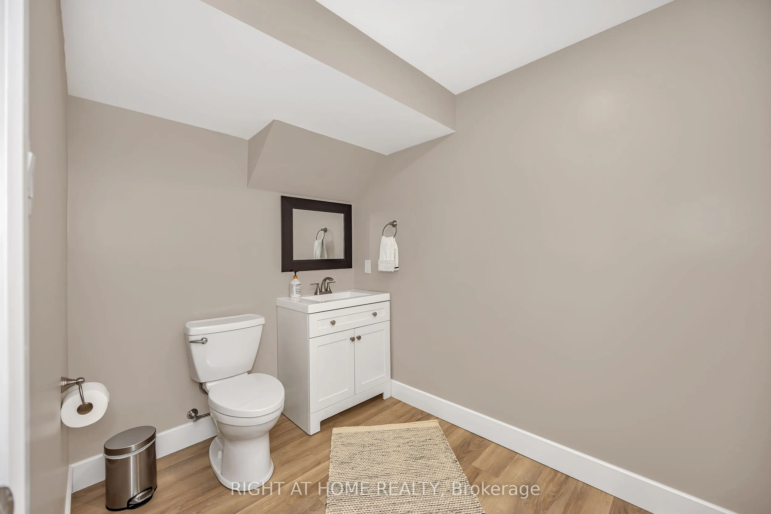 3727 Mountain Meadows Crescent