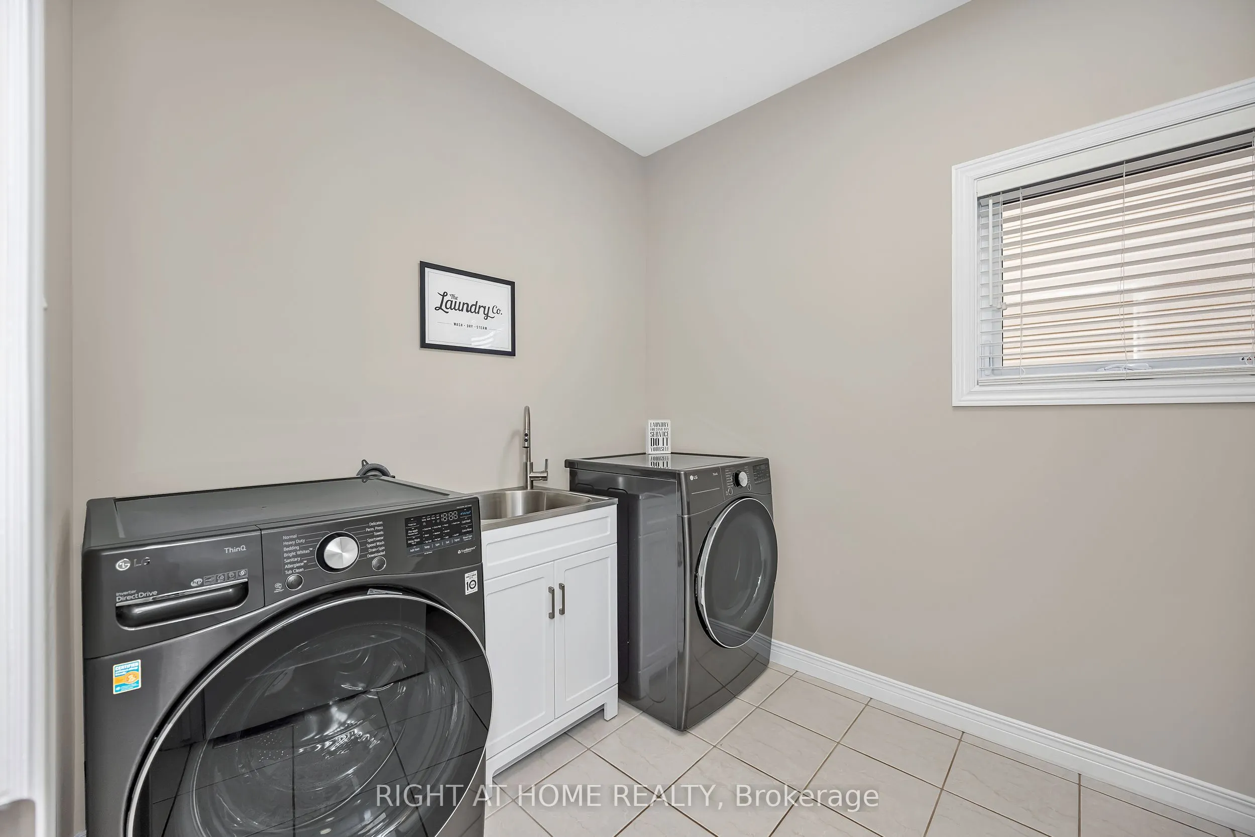 3727 Mountain Meadows Crescent