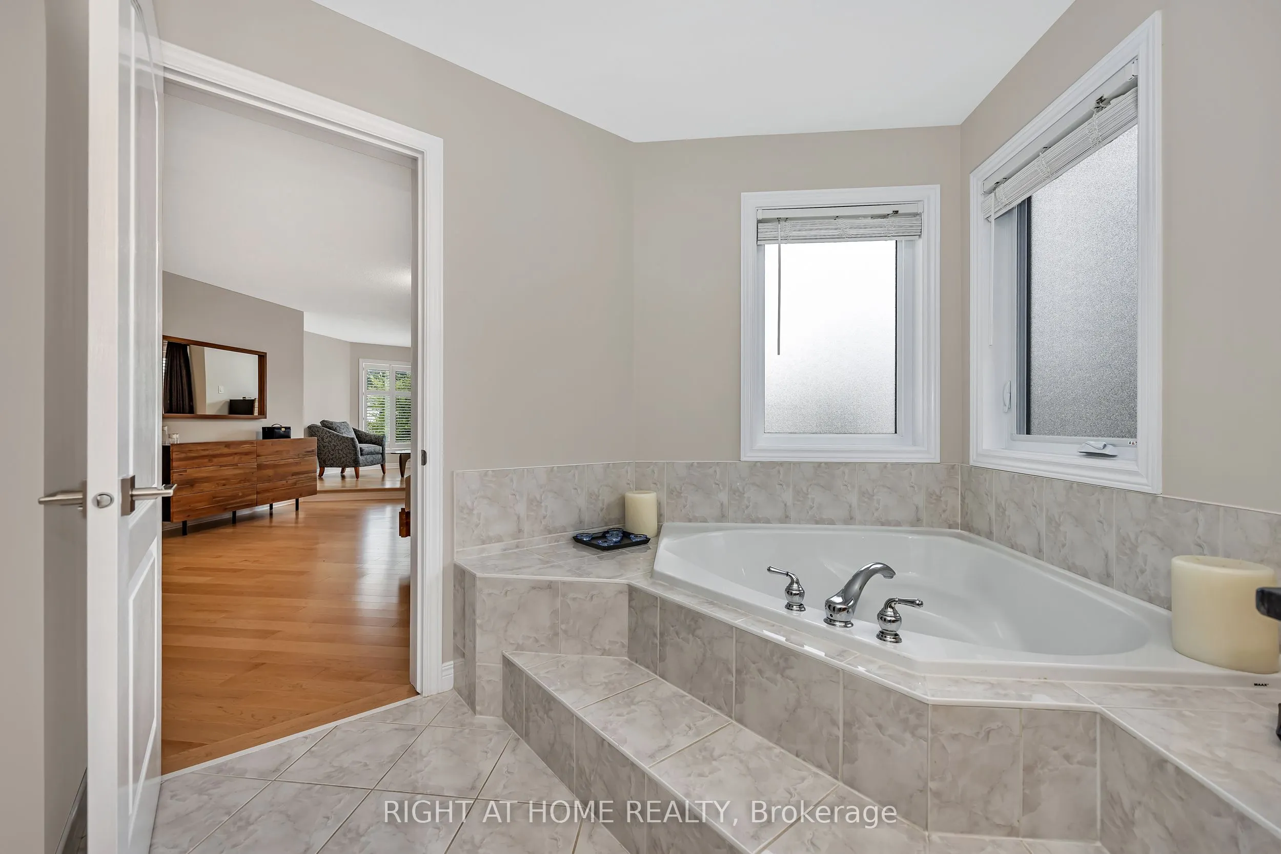 3727 Mountain Meadows Crescent