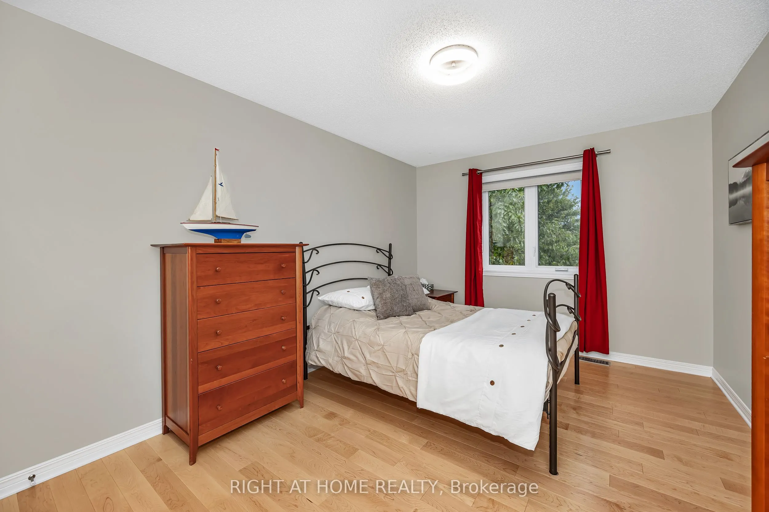 3727 Mountain Meadows Crescent