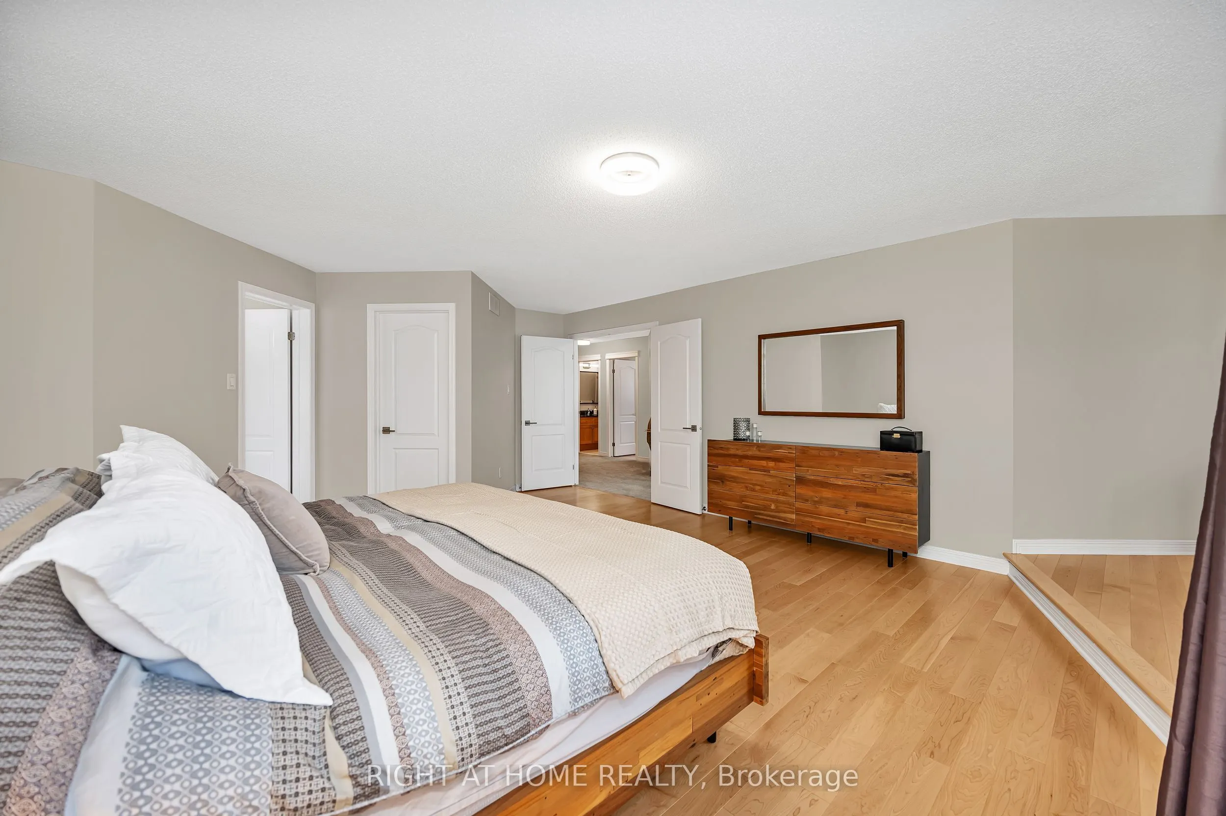 3727 Mountain Meadows Crescent