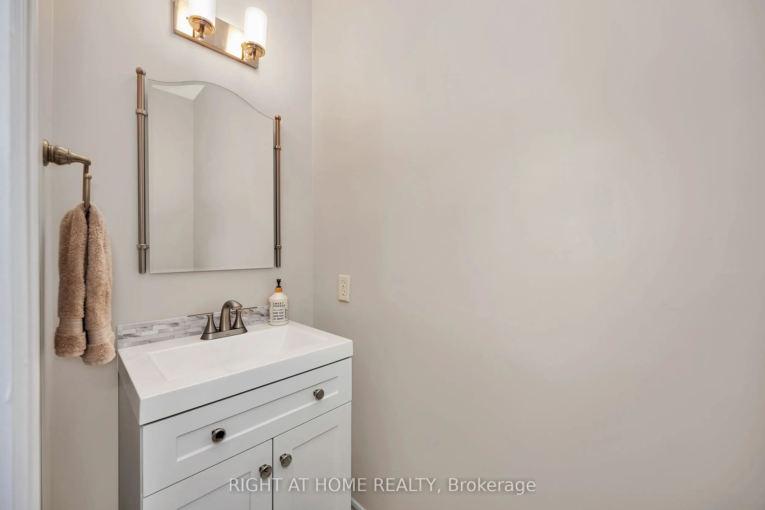 3727 Mountain Meadows Crescent