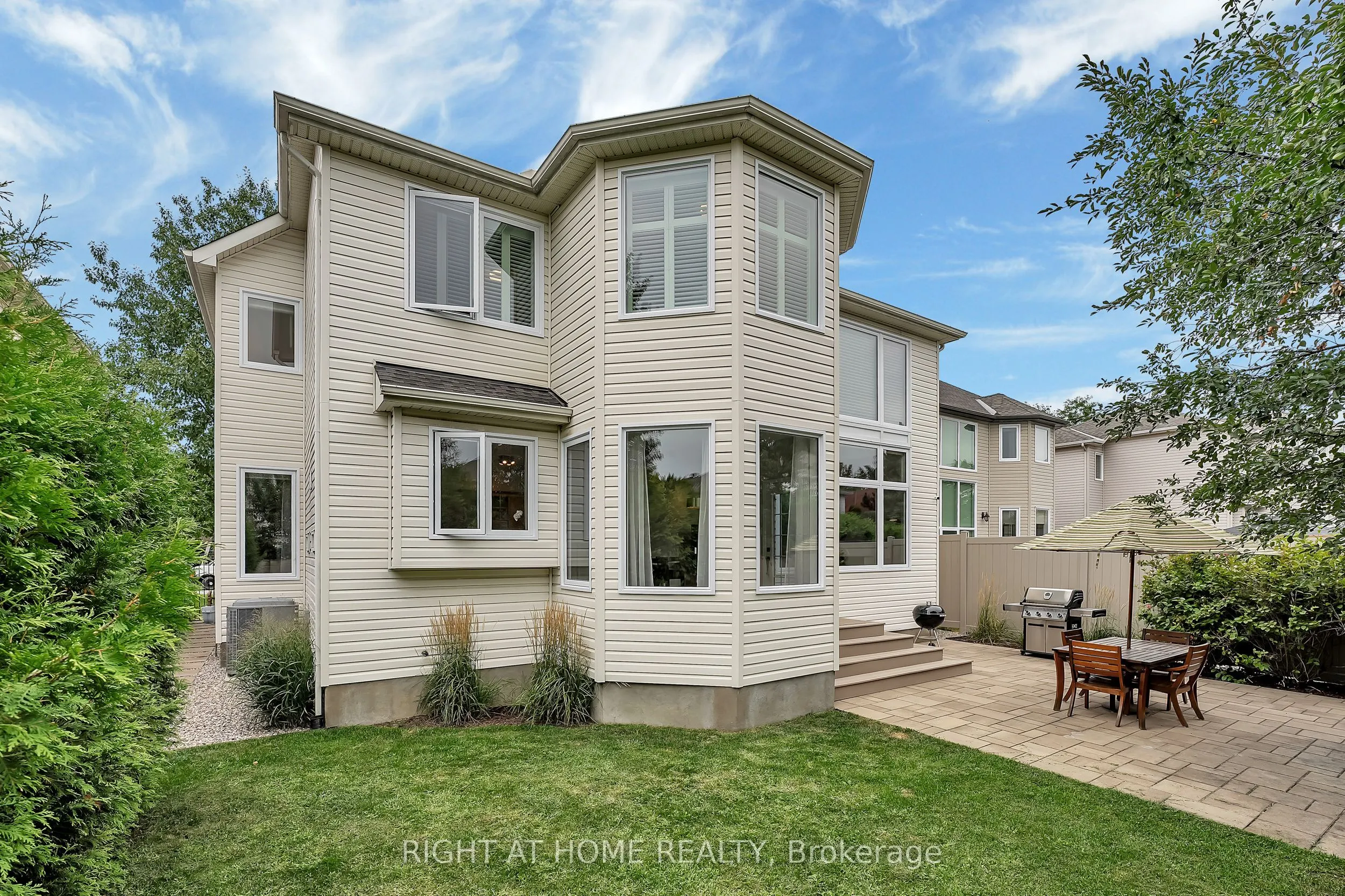 3727 Mountain Meadows Crescent