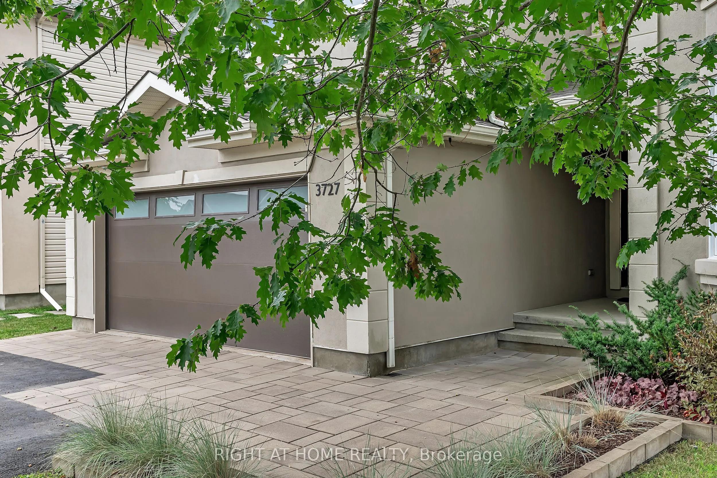 3727 Mountain Meadows Crescent