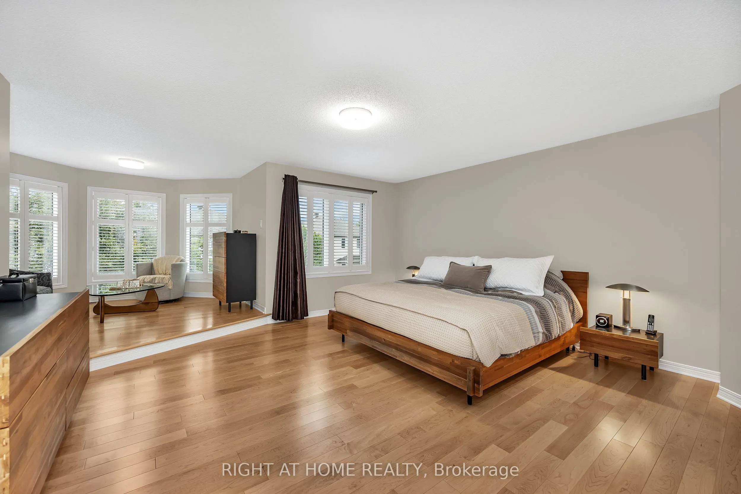 3727 Mountain Meadows Crescent