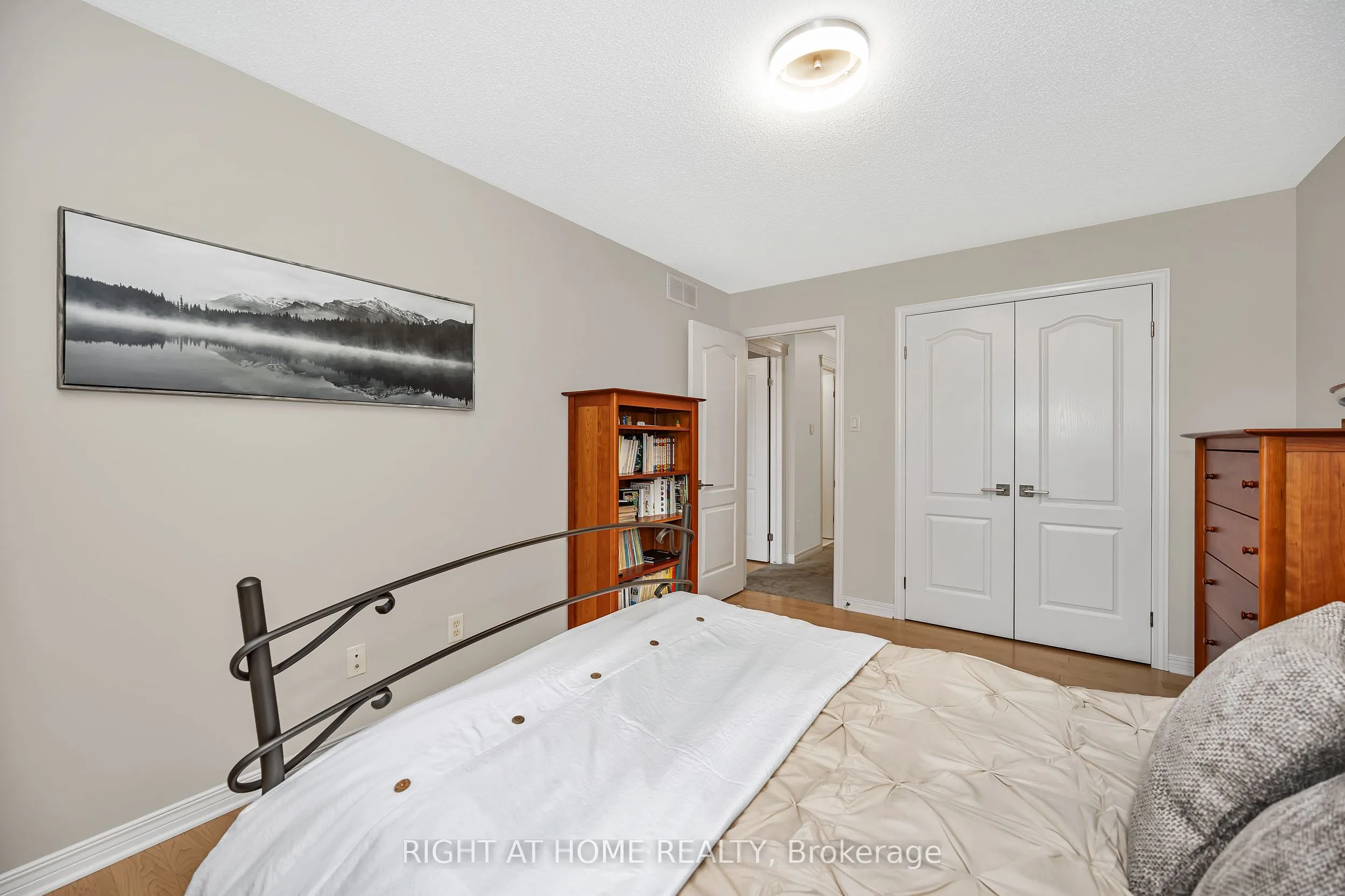 3727 Mountain Meadows Crescent