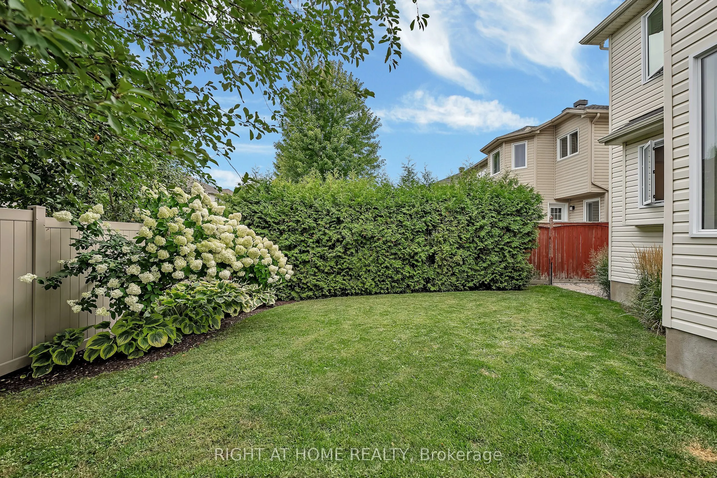 3727 Mountain Meadows Crescent