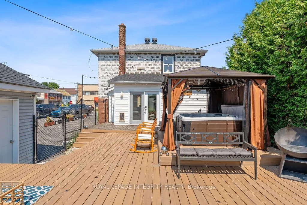 2234 Laval Street