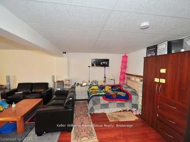 42 HASLER Crescent