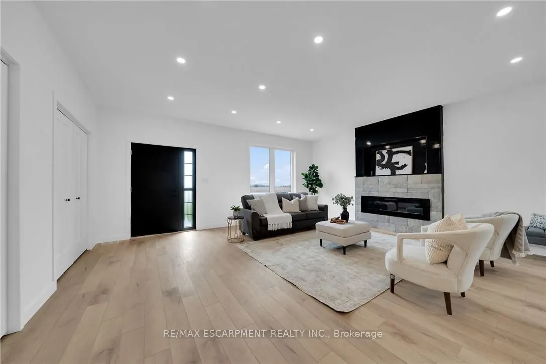 4093 Rainham Road