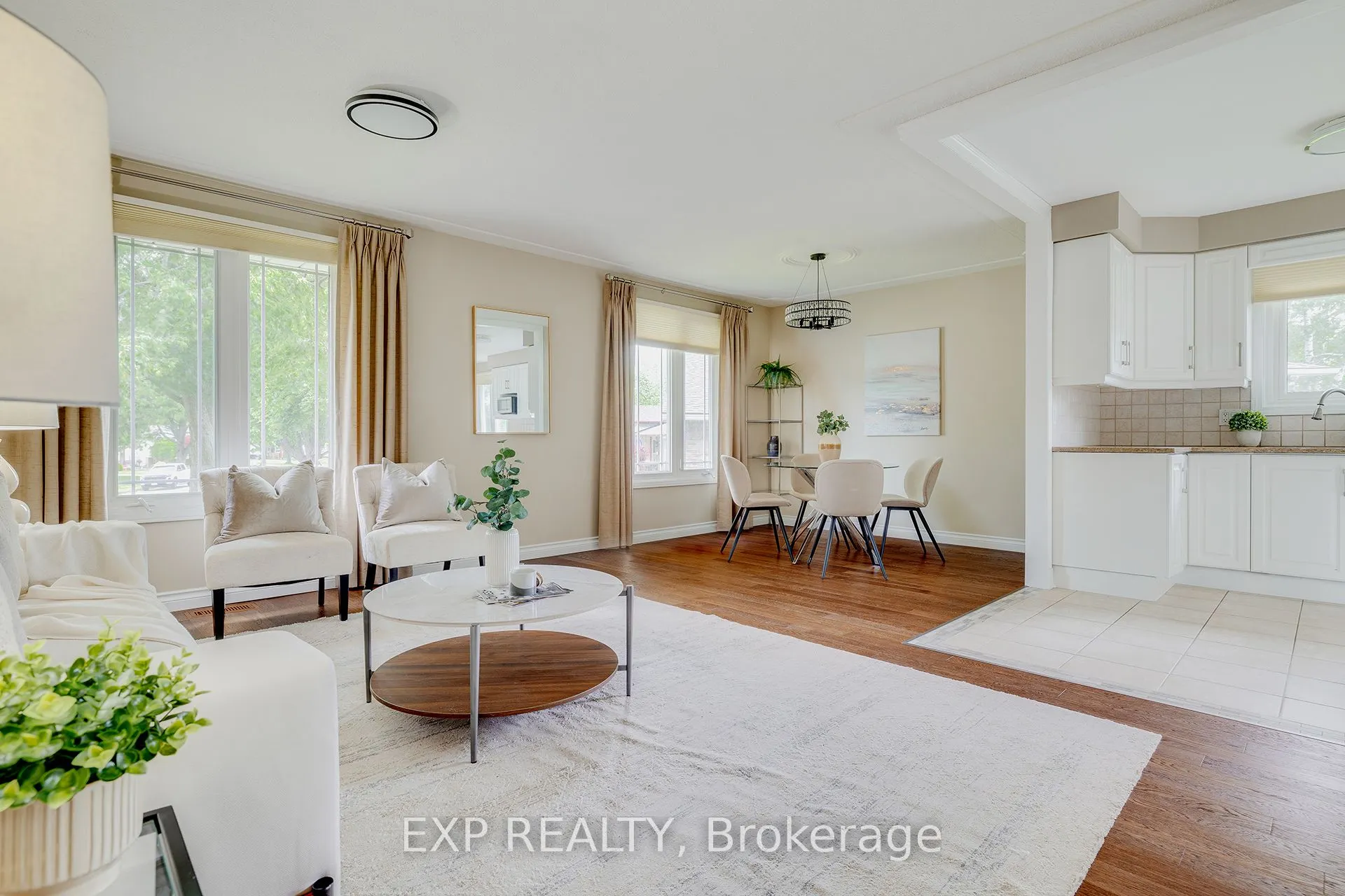 15 Laguna Crescent