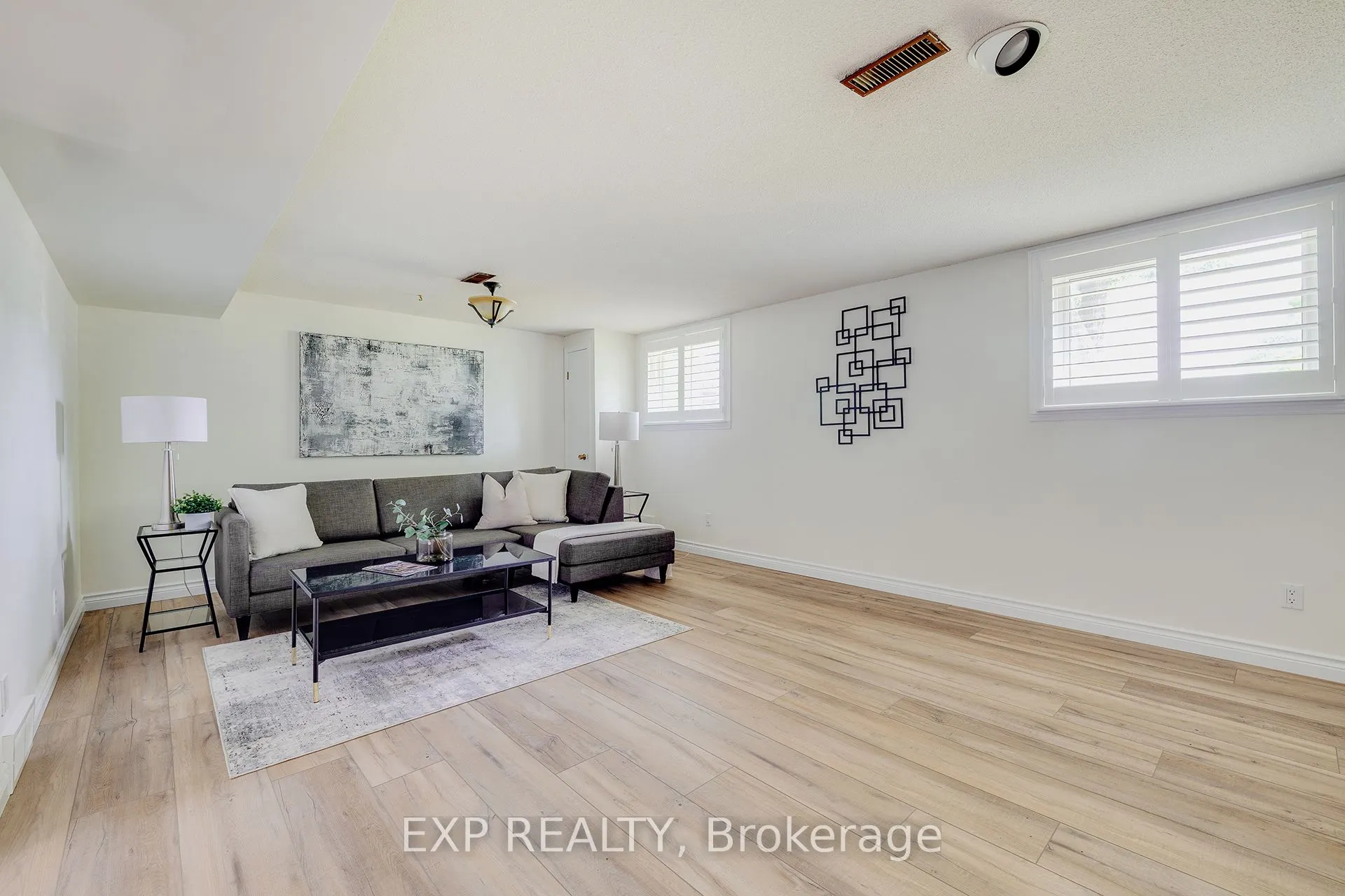15 Laguna Crescent