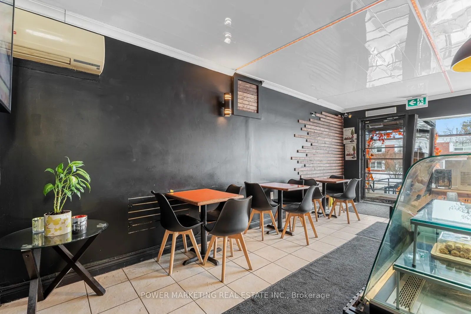 293 ST LAURENT Boulevard