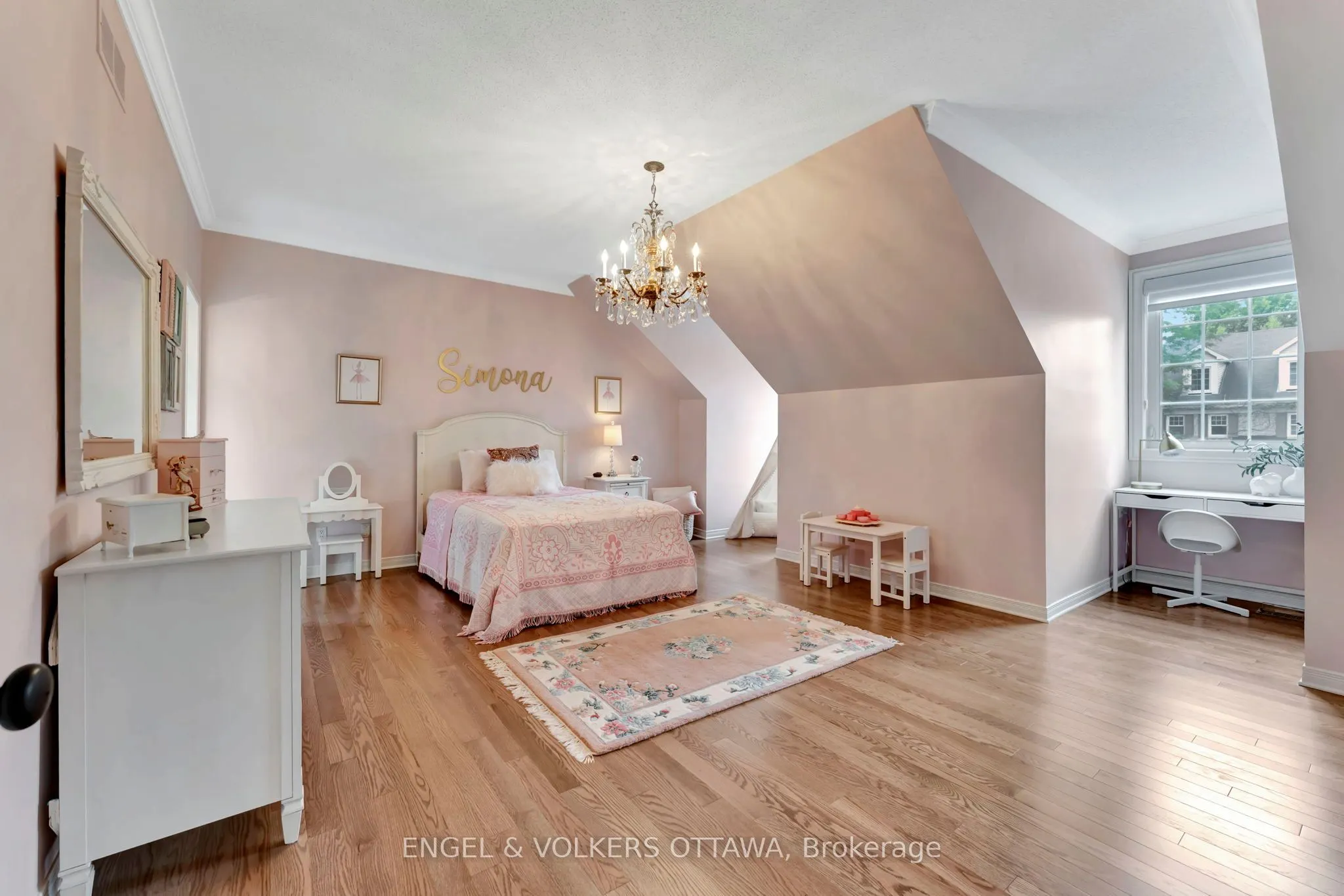 14 Belton Avenue E