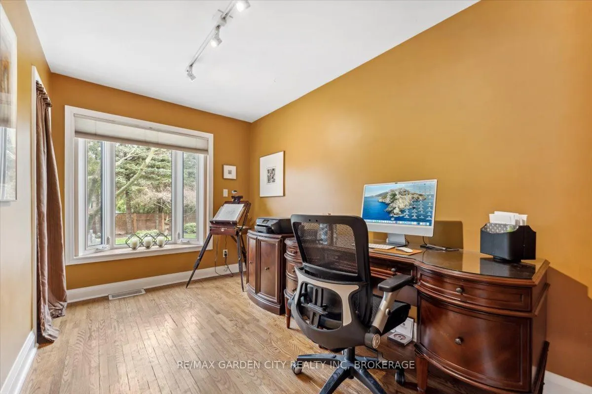 13 Lorimer Street