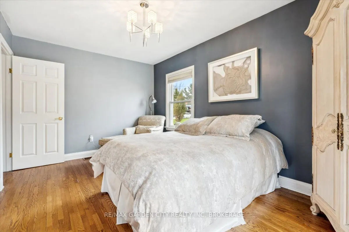 13 Lorimer Street