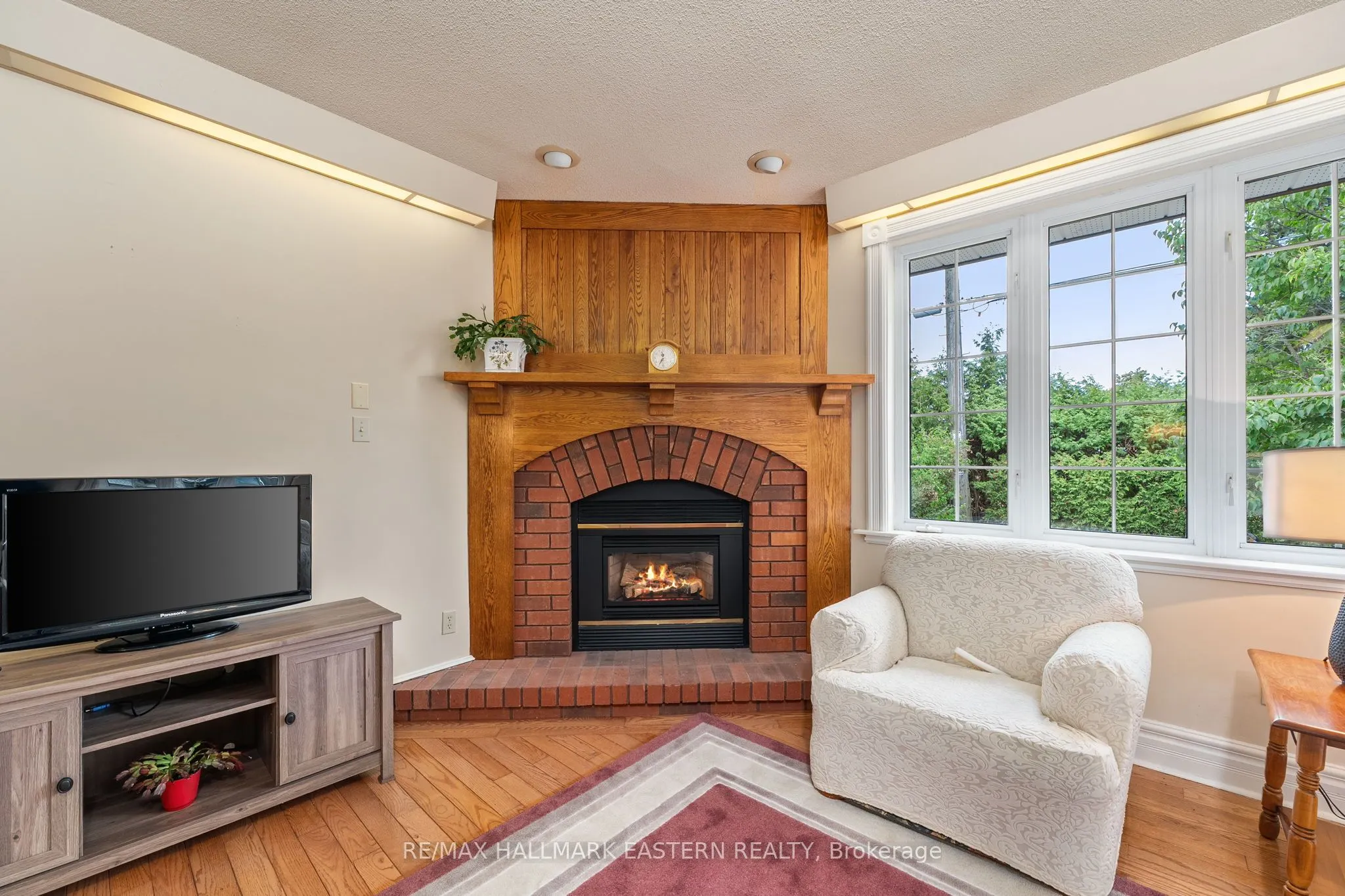 883 Kensington Drive