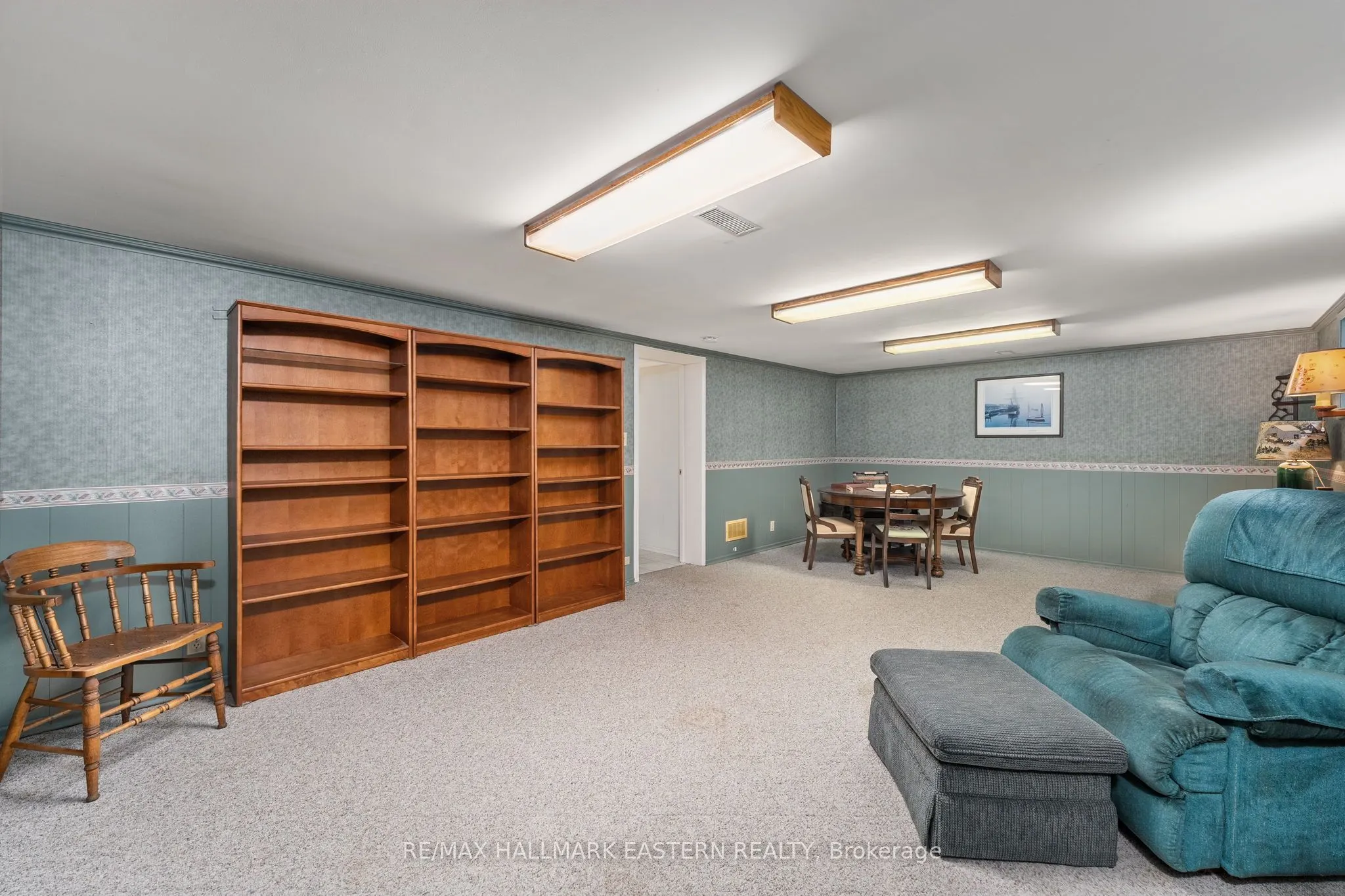 883 Kensington Drive