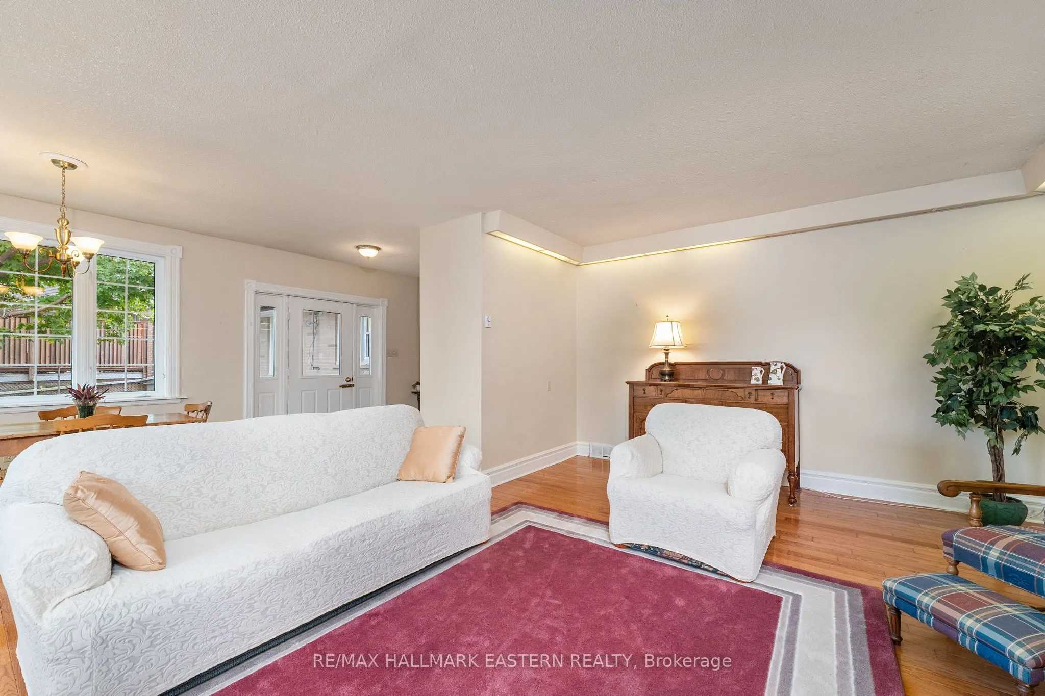883 Kensington Drive