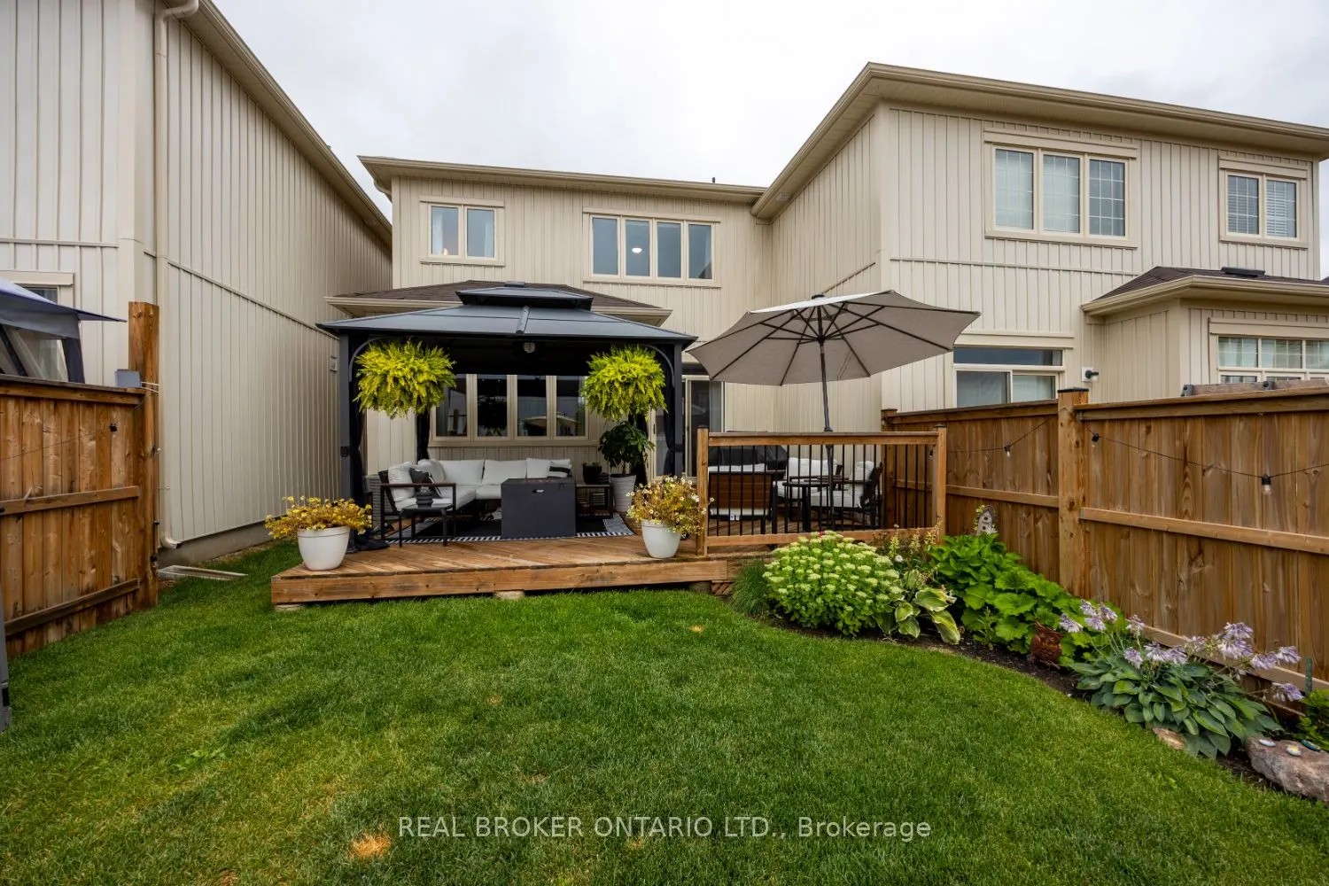 48 Highlands Boulevard