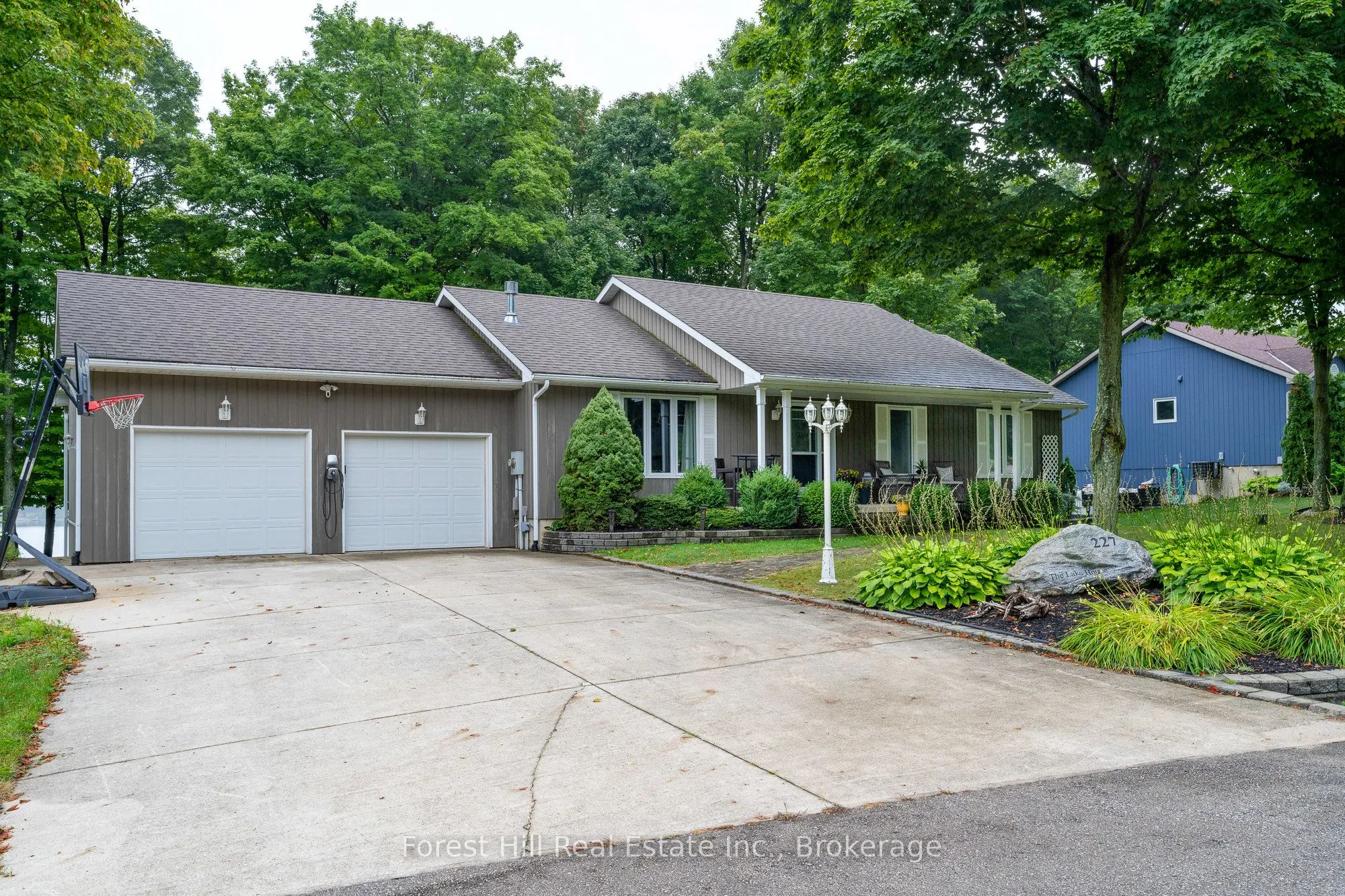 227 Peters Crescent