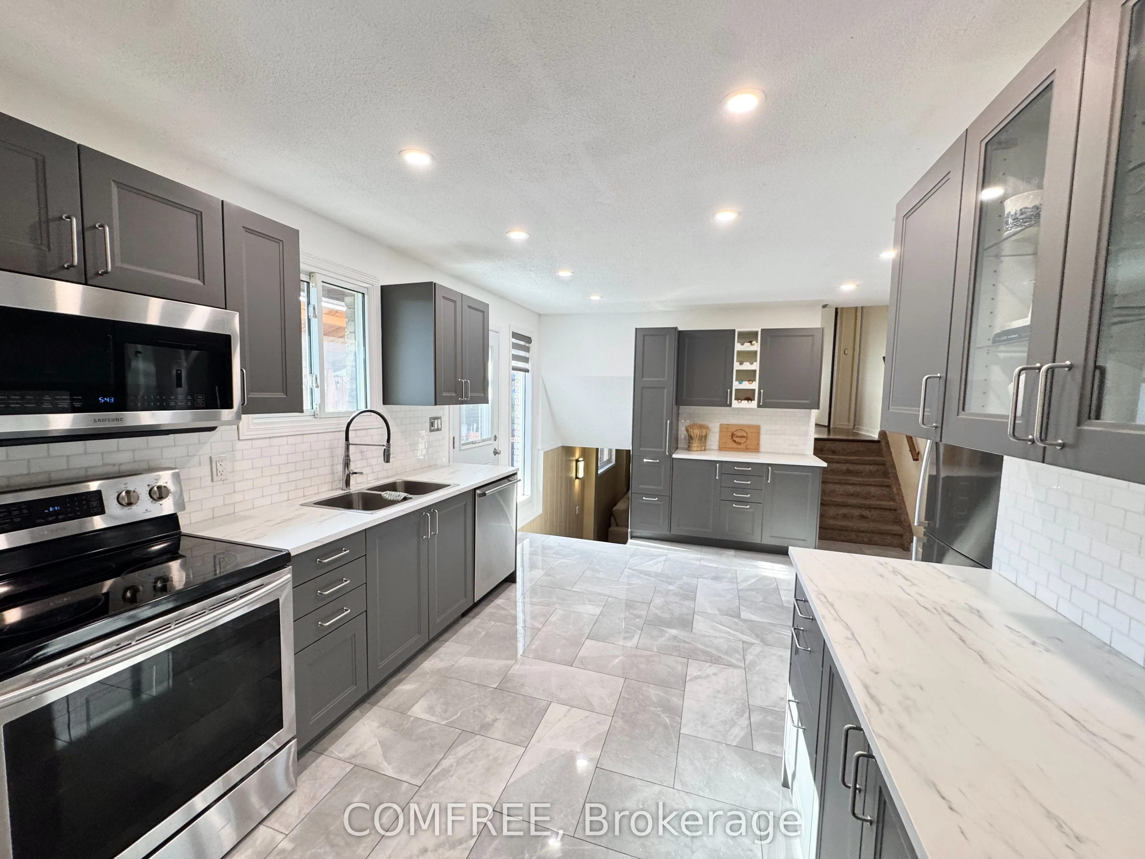 9657 Midfield Crescent