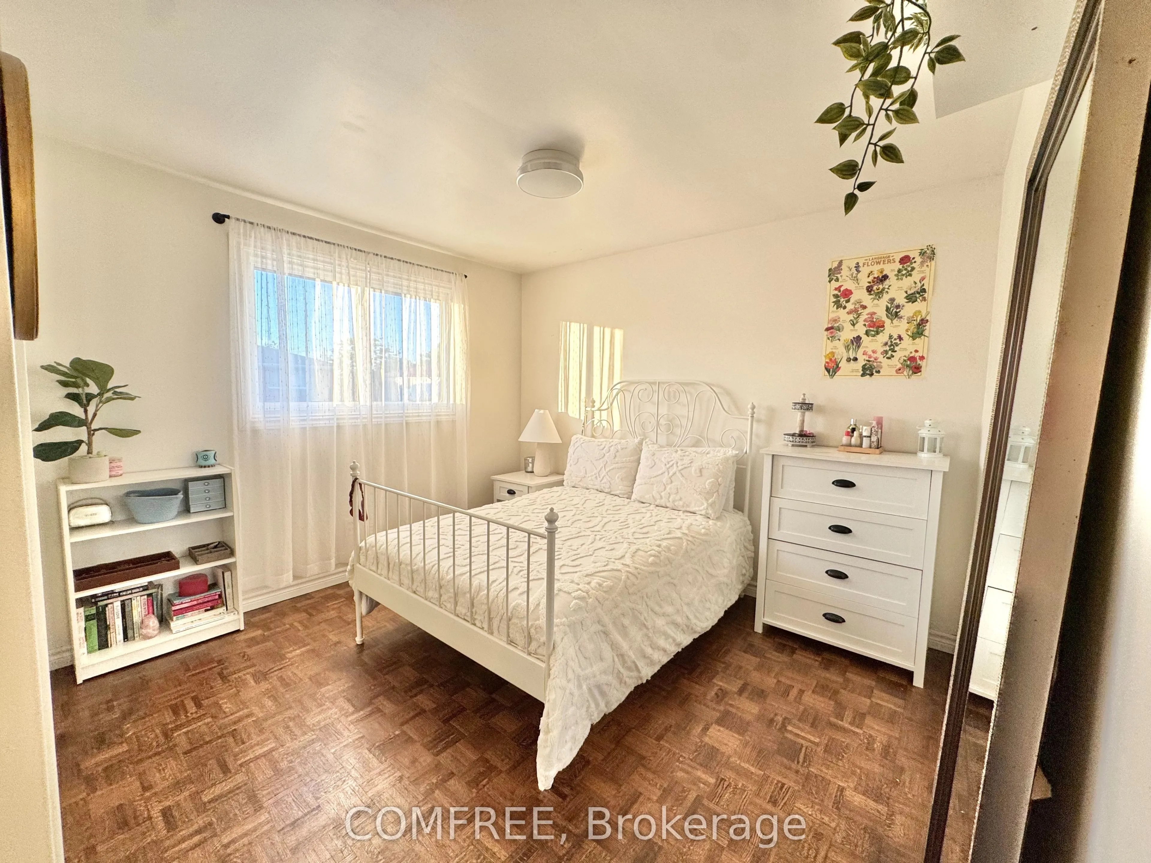 9657 Midfield Crescent